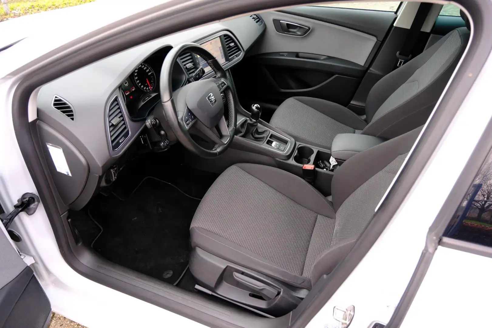 SEAT Leon ST 1.6 TDI Style Intense Navi|LED|Lanewarn|Apple C Fehér - 2