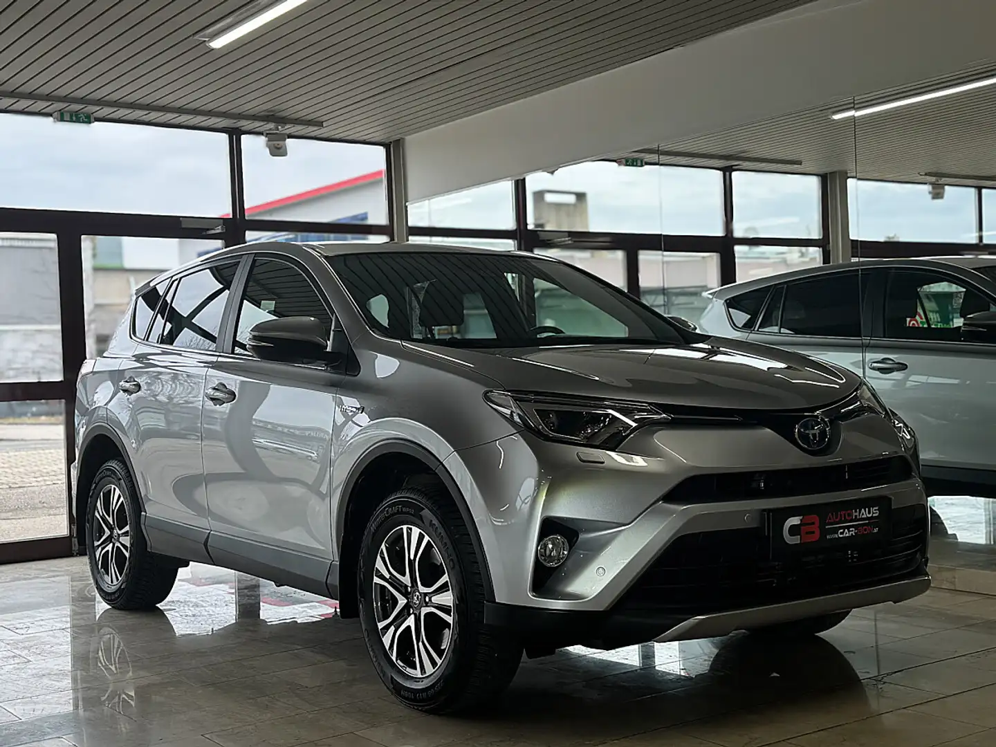Toyota RAV 4 RAV4 2,5 Hybrid Active 4WD Aut. Grau - 1