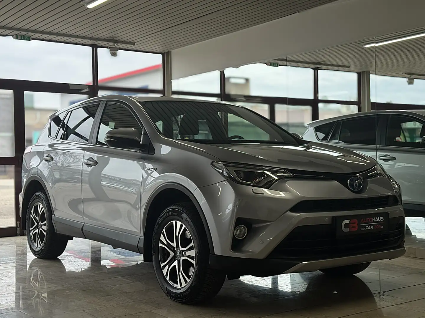 Toyota RAV 4 RAV4 2,5 Hybrid Active 4WD Aut. Grau - 2