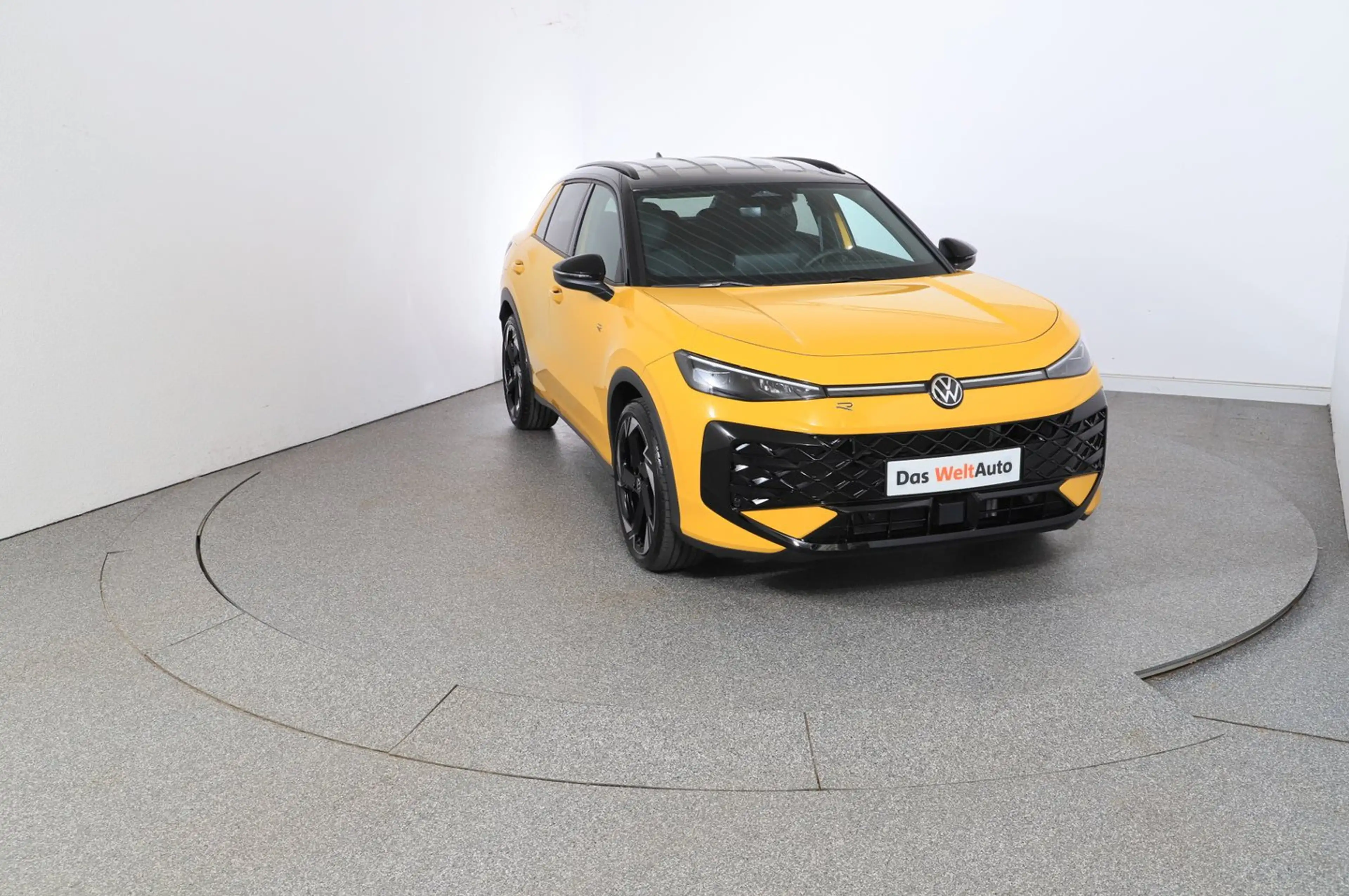 Volkswagen T-Roc R-Line eTSI DSG — photo 4