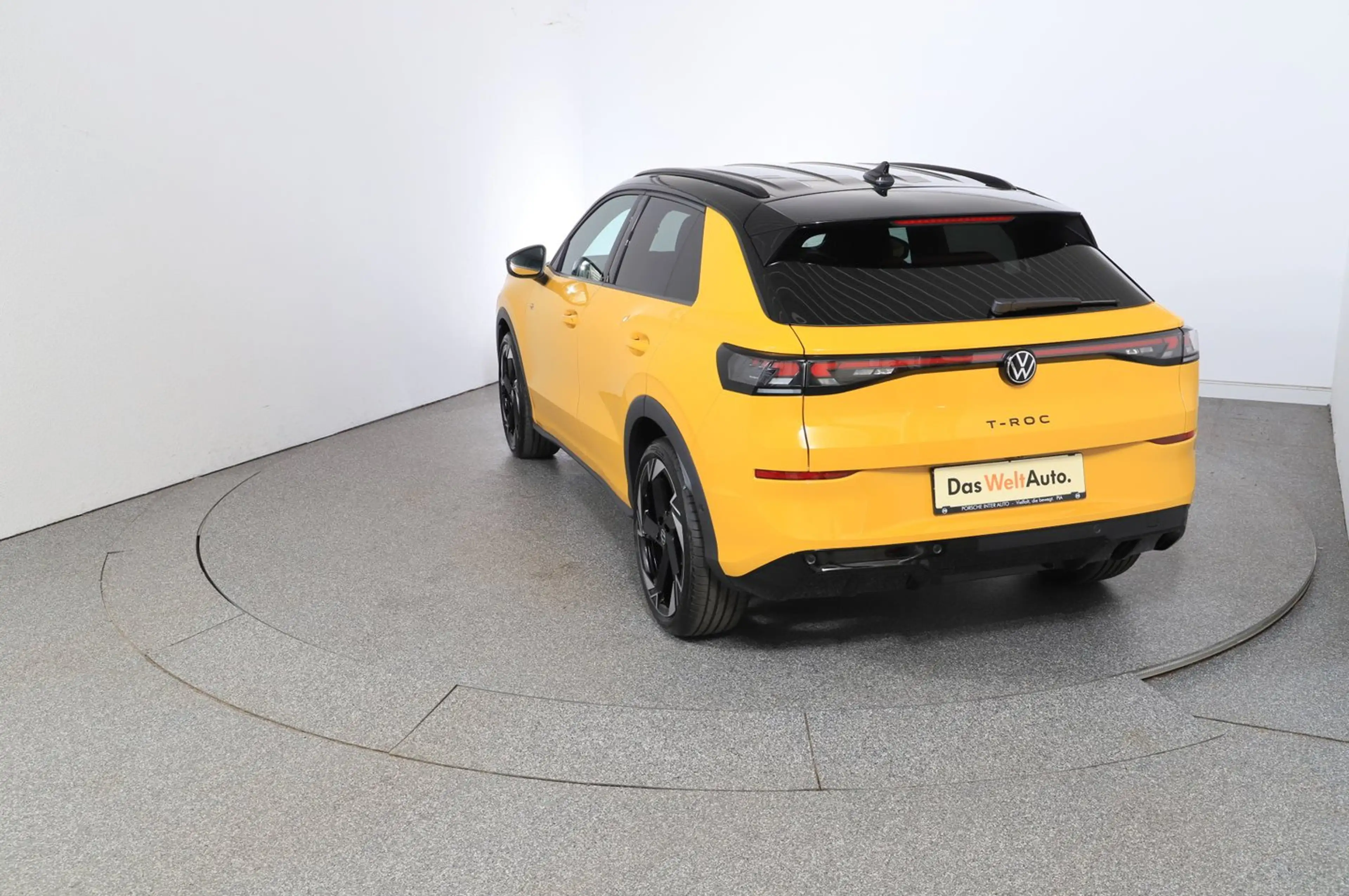 Volkswagen T-Roc R-Line eTSI DSG — photo 5