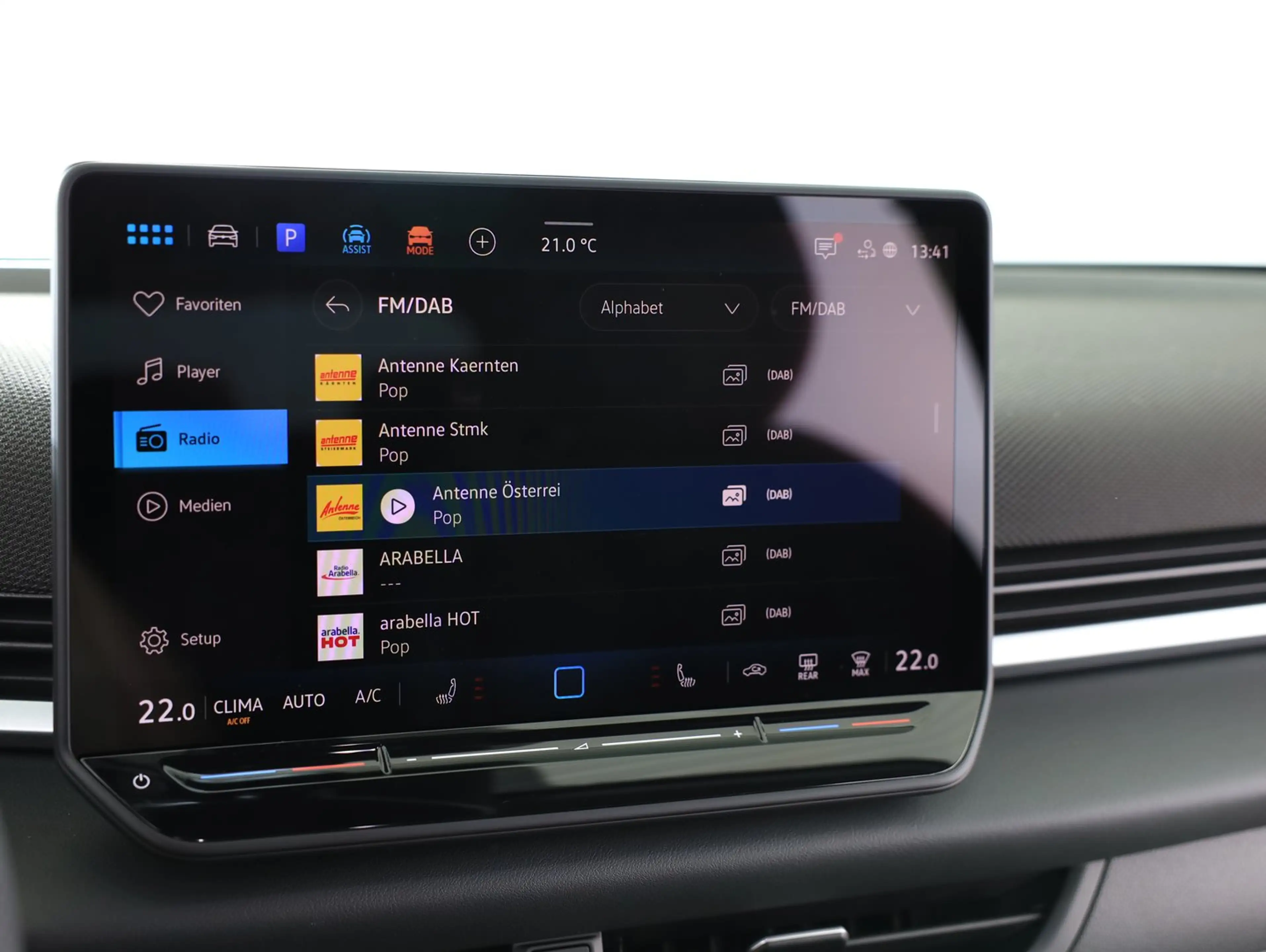 Volkswagen T-Roc R-Line eTSI DSG — photo 12