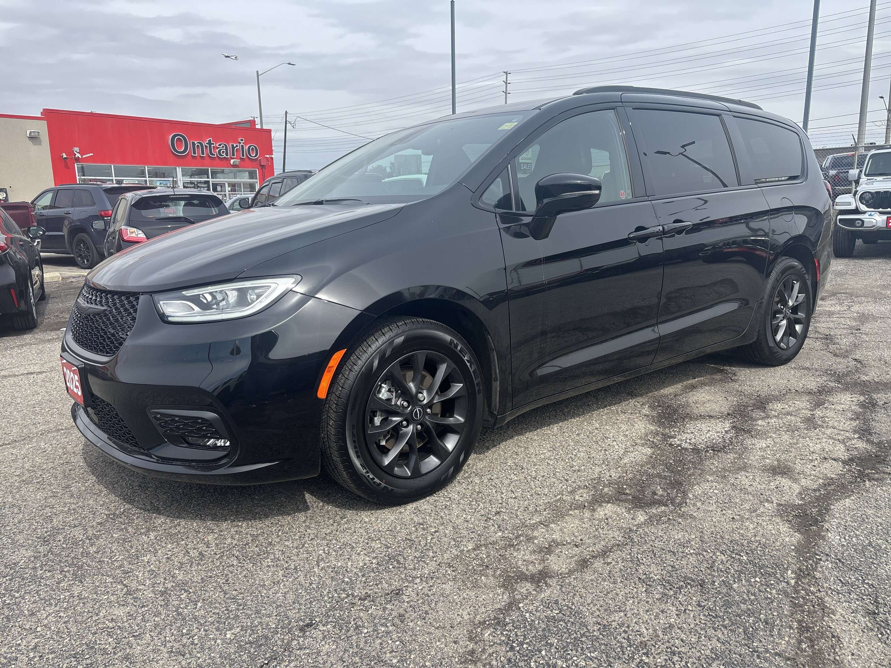 2025 Chrysler Pacifica Select FWD