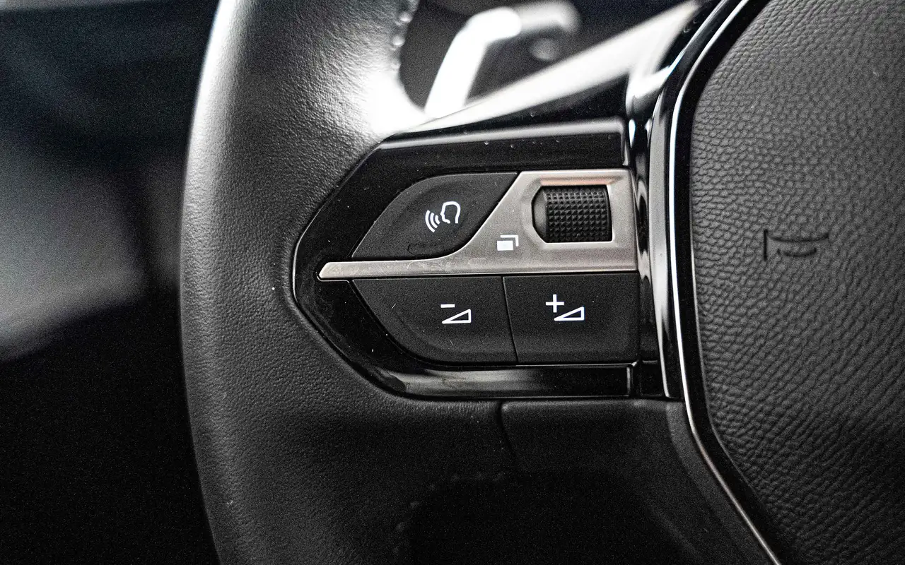 Peugeot 208 1.2 Turbo Allure 12