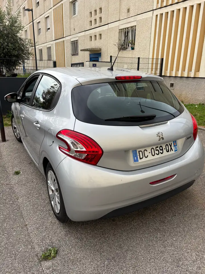 Peugeot 208 AFFAIRE 1.4 HDI 68 FAP BVM5 CONFORT
