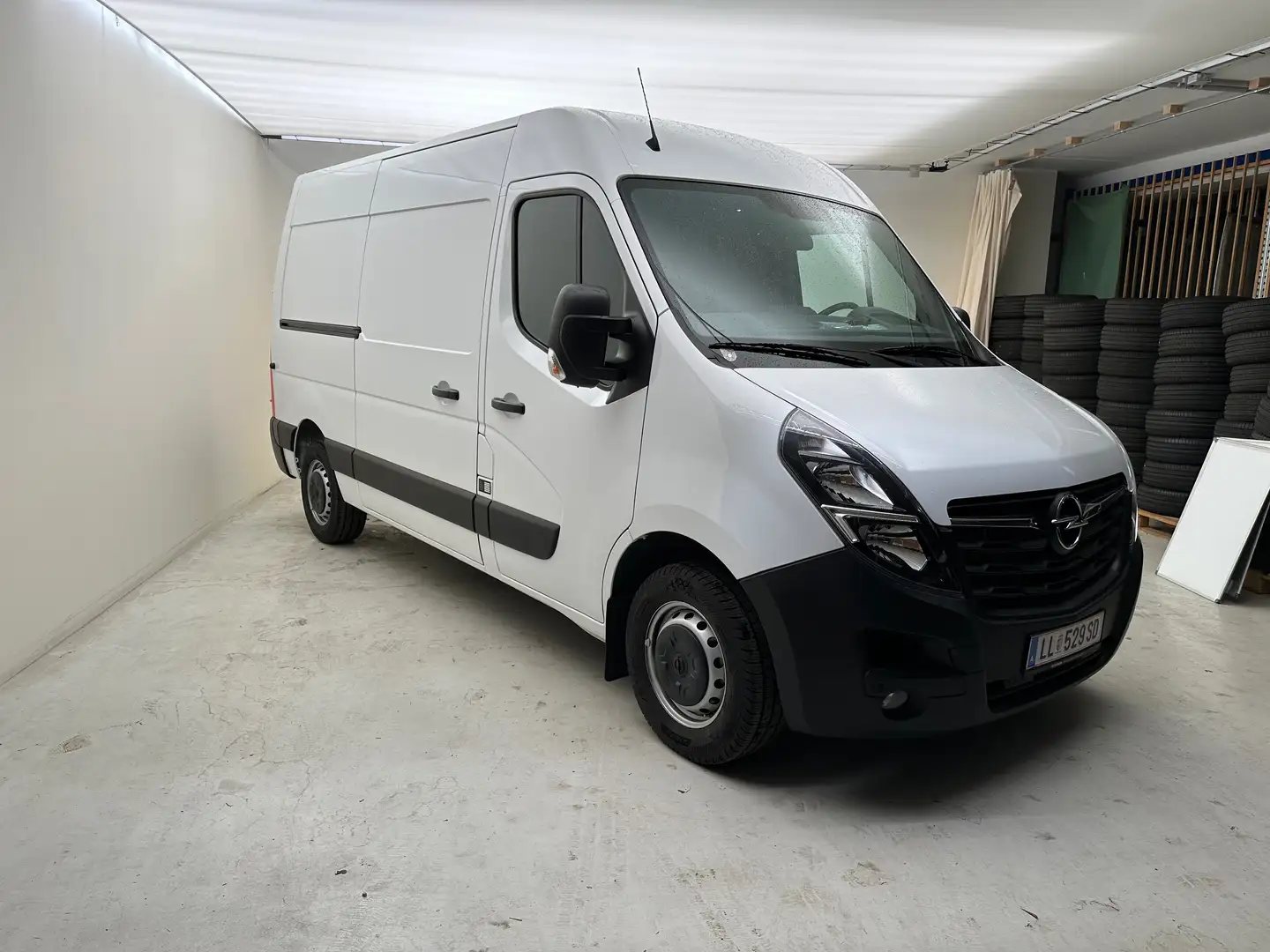 Opel Movano Movano L2H2 2,3 TurboD Blue Injection 3,5t Aut. White - 1