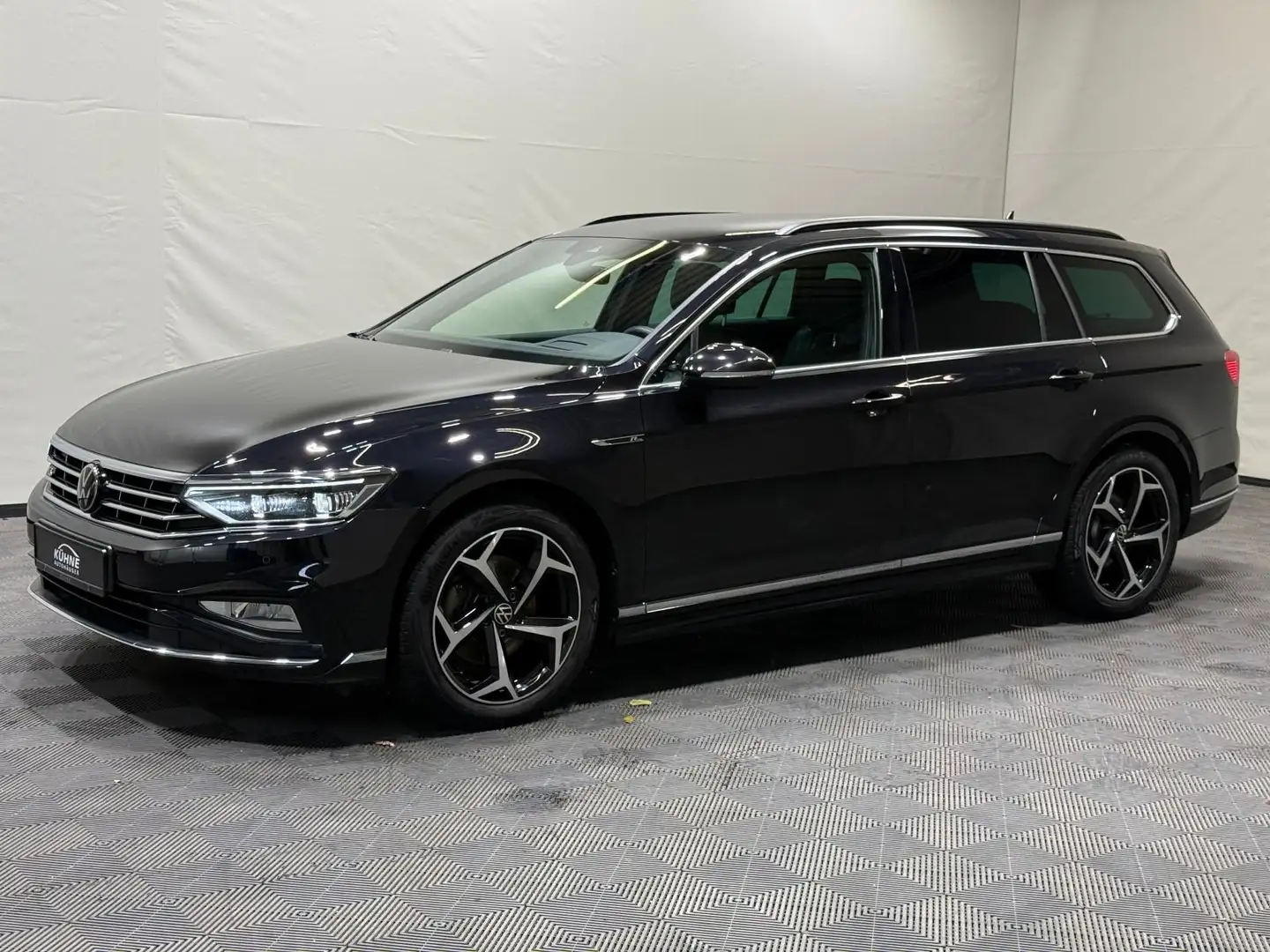 Volkswagen Passat Variant Business 1.5 TSI R-Line | MATRIX Schwarz - 2