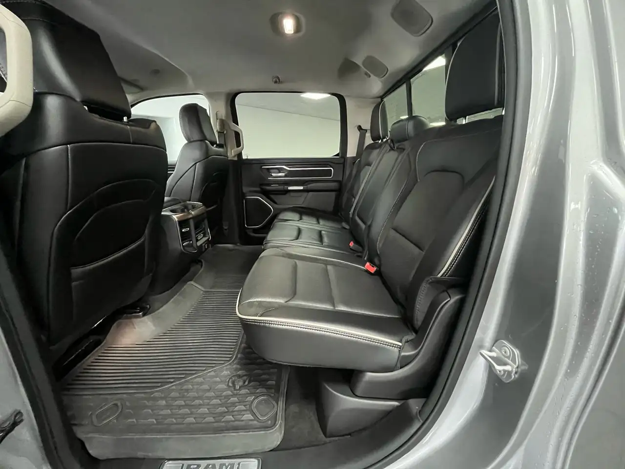 Dodge RAM 2022 — фото 12