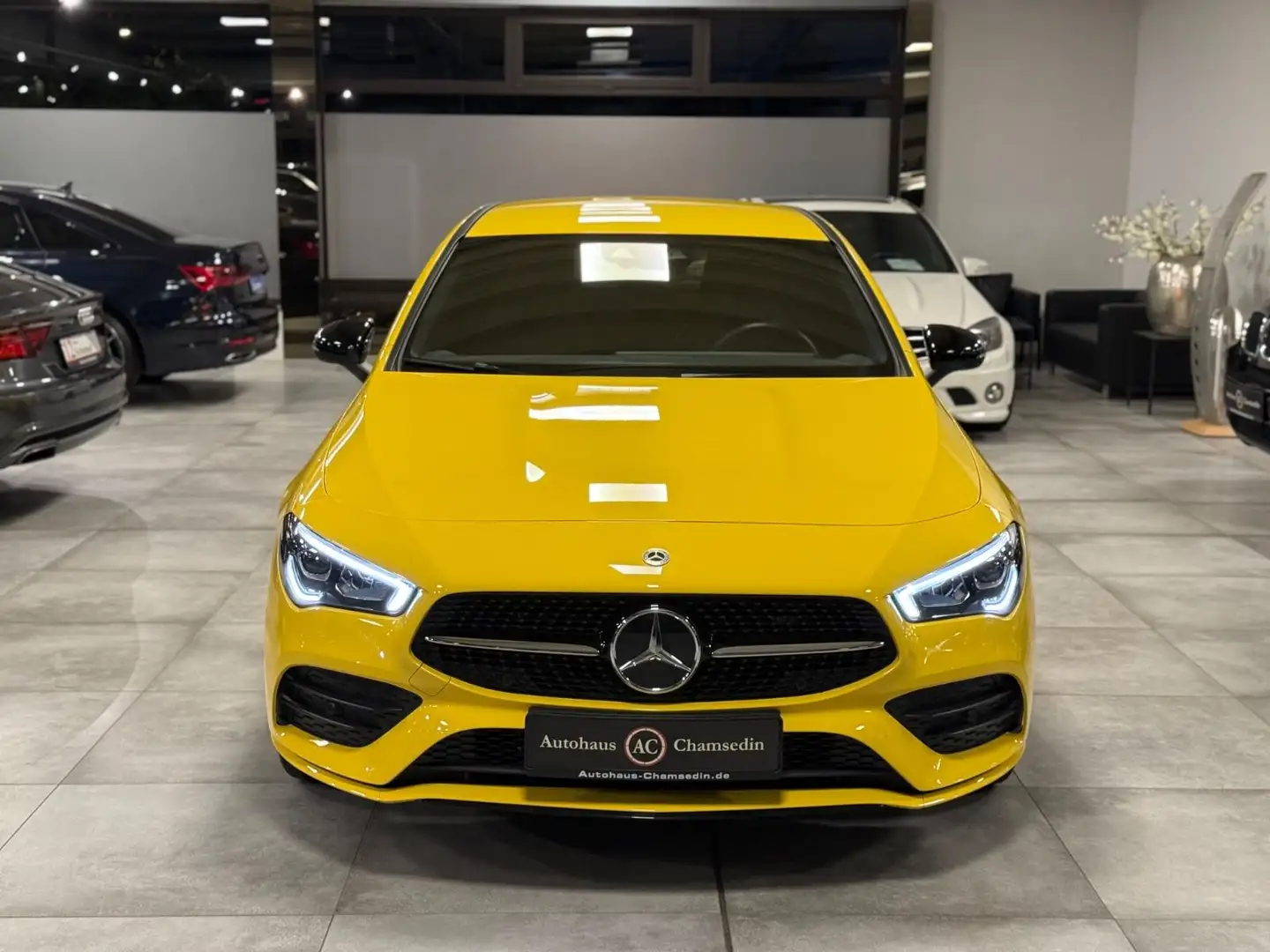 Mercedes-Benz CLA 250 e Shooting Brake Edition 2021 Yellow - 1