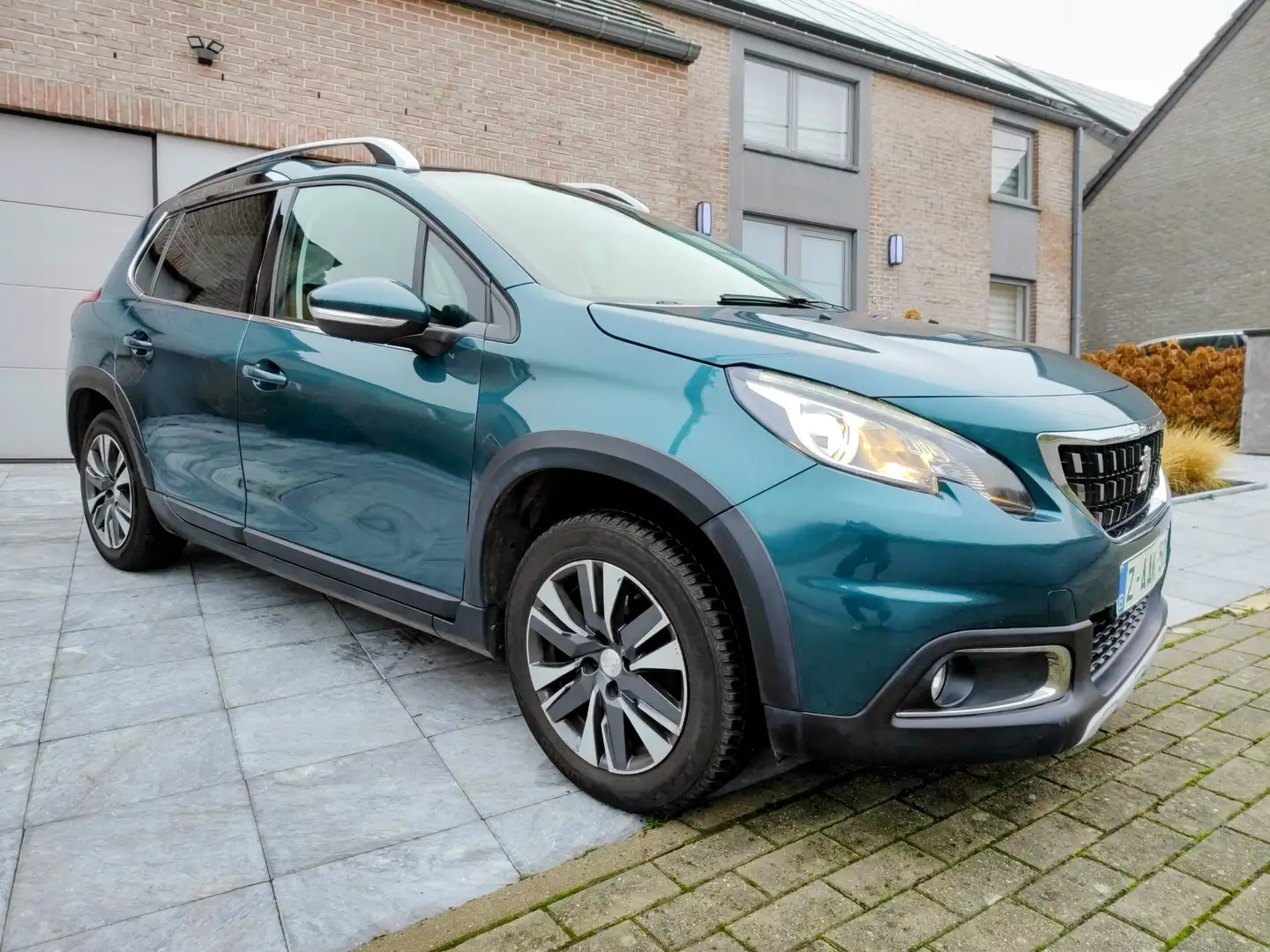 Peugeot 2008 2008 1.2i ‼️ GARANTIE mars 2029‼️ Зелений - 1