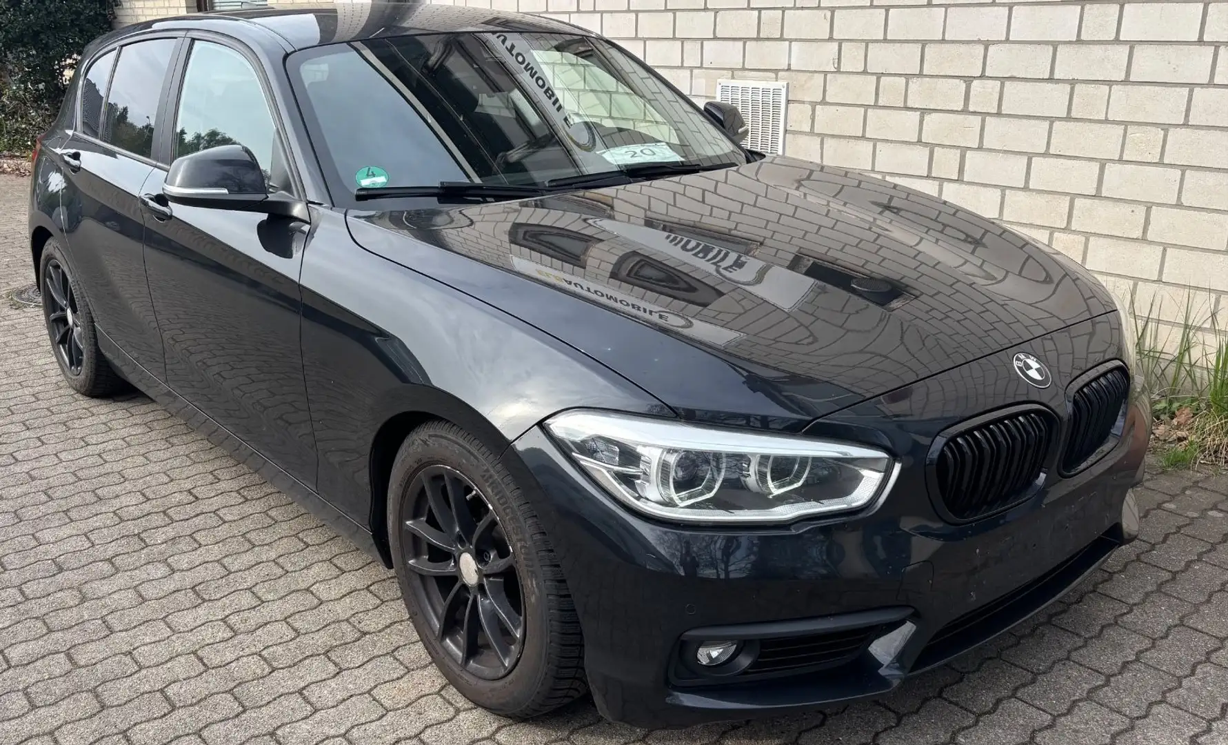 BMW 120 i Advantage Sport-Automatik/LED/Navi Zwart - 1