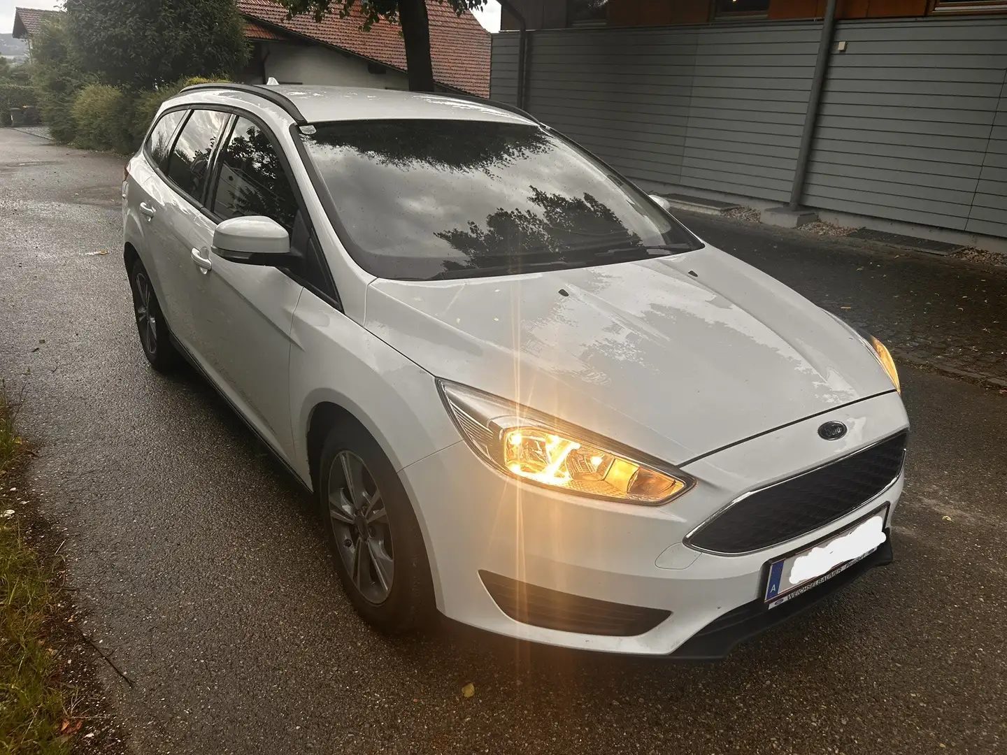 Ford Focus Kombi 1,0EcoBoost Turbo **ZAHNRIEMEN+PICKERL NEU** Weiß - 2