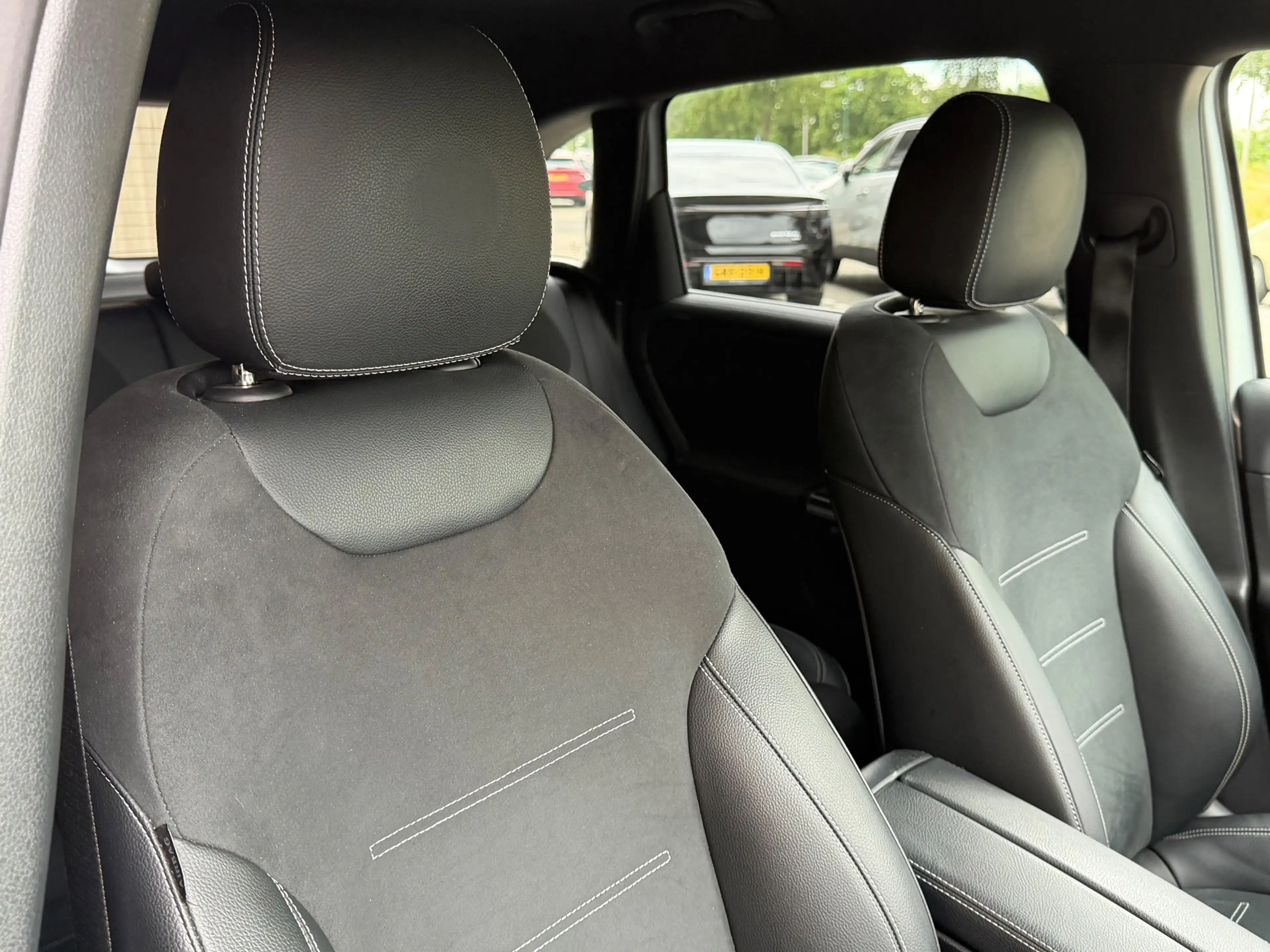 Mercedes-Benz B 250 e Business Solution AMG Limited — photo 14