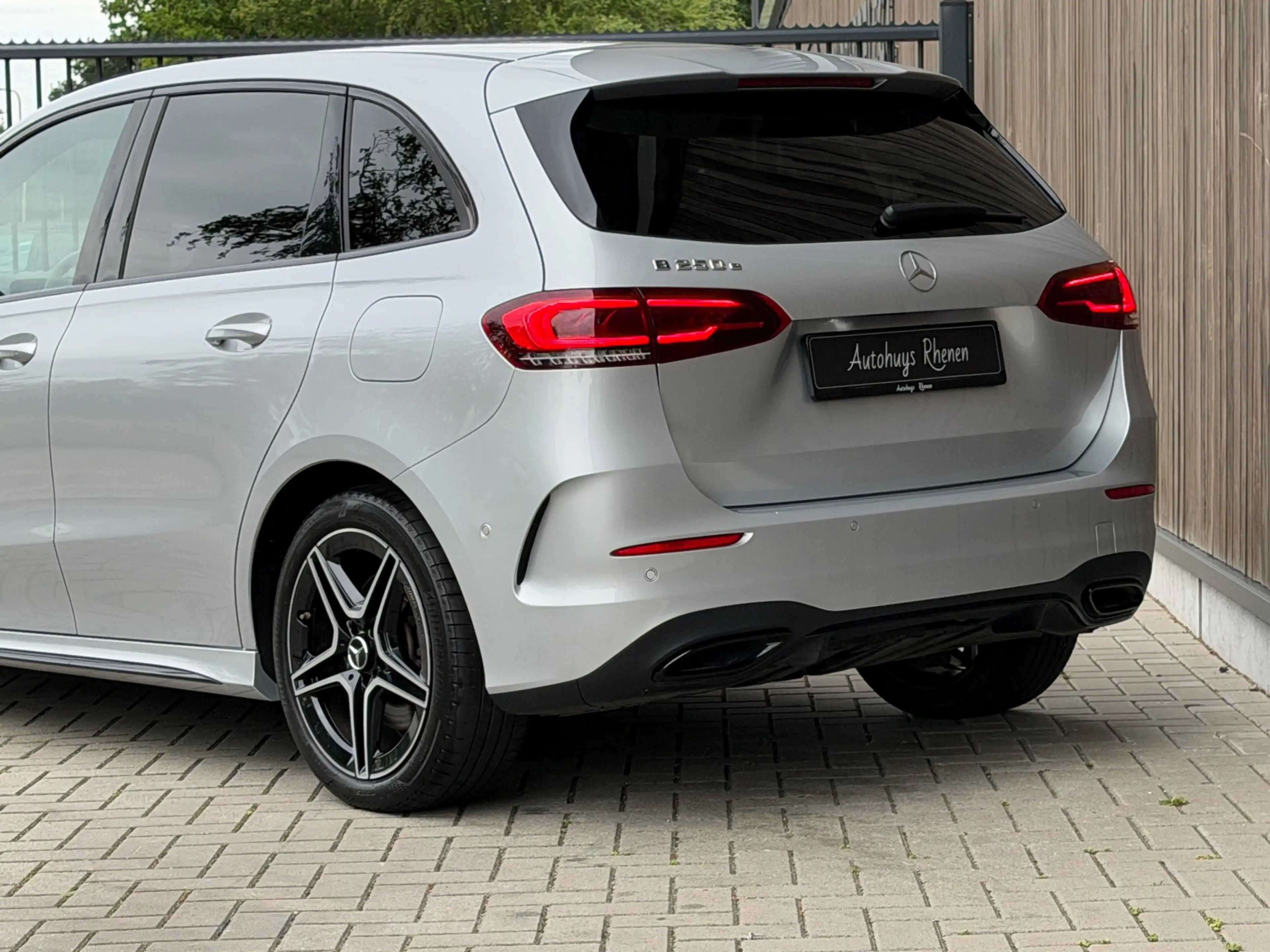 Mercedes-Benz B 250 e Business Solution AMG Limited — photo 9