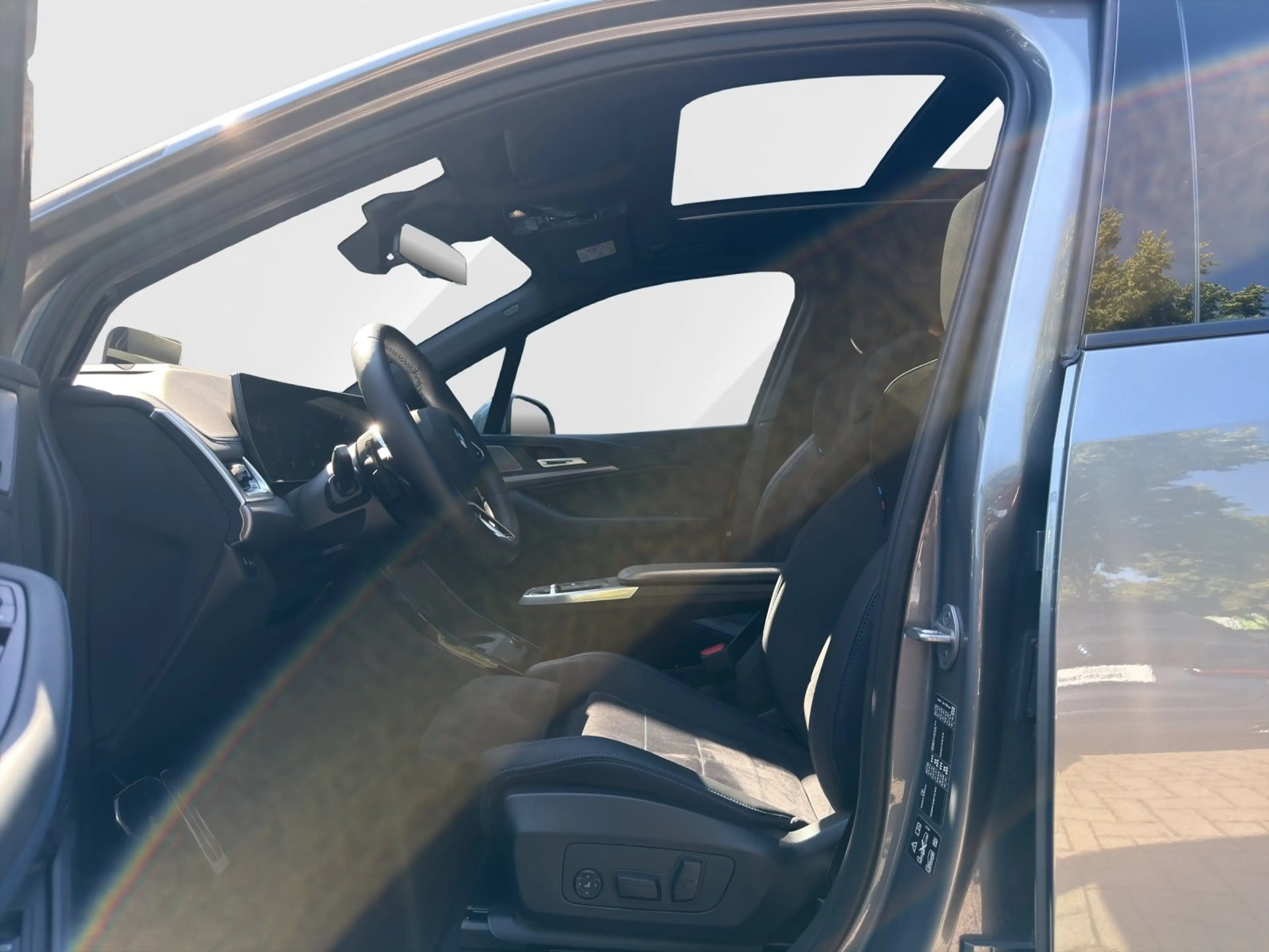 BMW 223 i  18" / M Paket / AHK / Pano / Lkrd Heiz / HUD / — photo 13