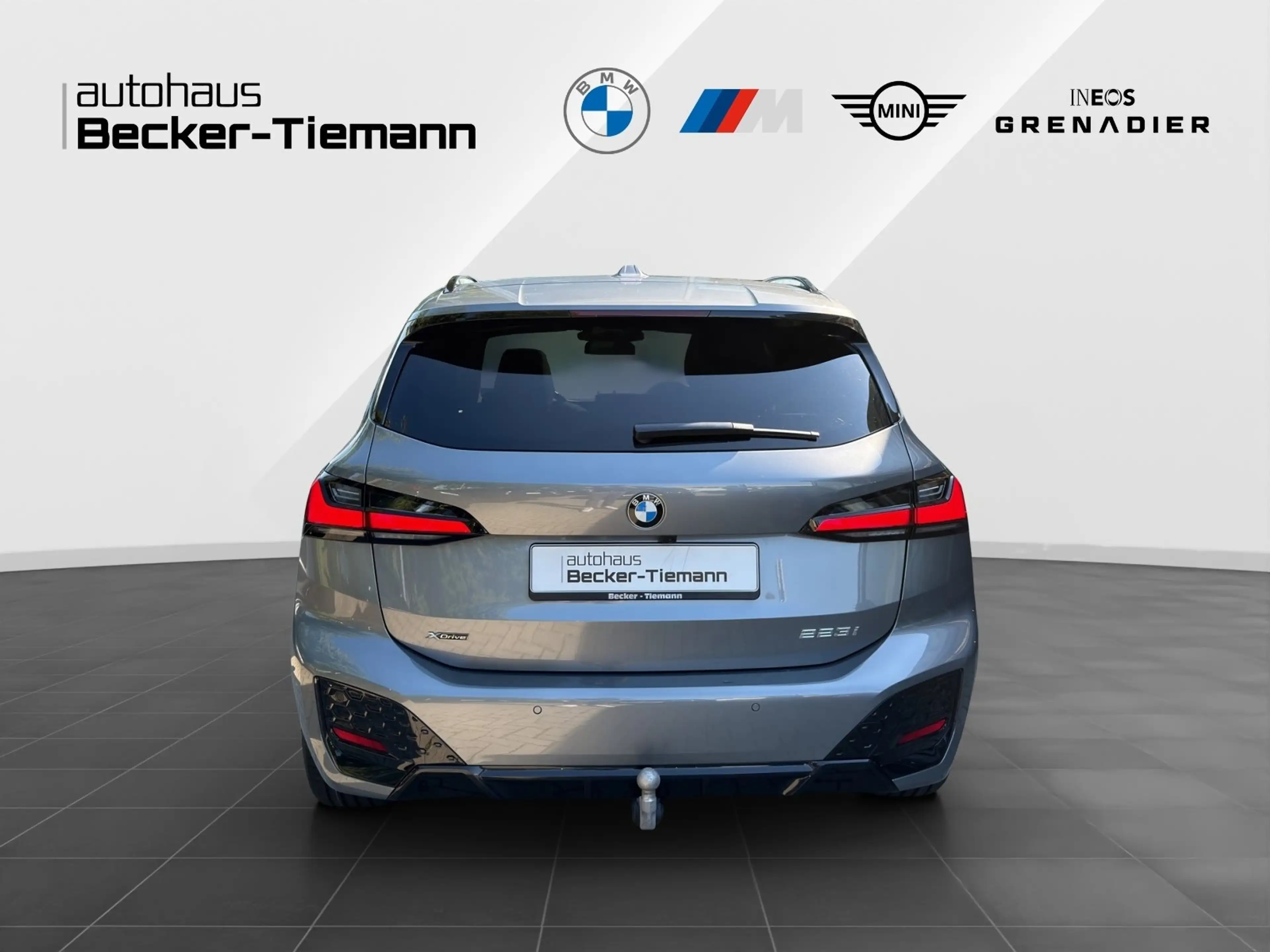BMW 223 i  18" / M Paket / AHK / Pano / Lkrd Heiz / HUD / — photo 6