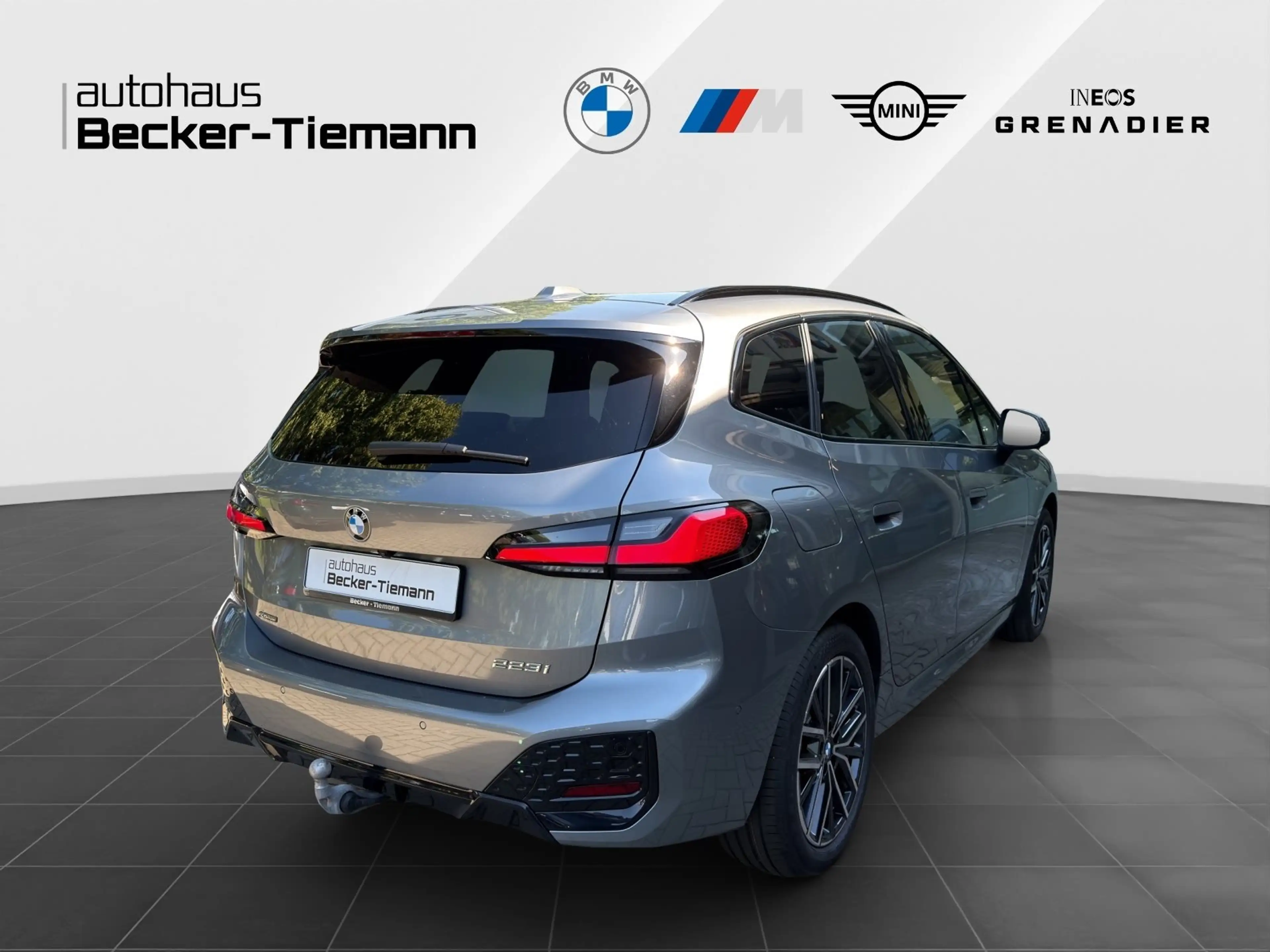 BMW 223 i  18" / M Paket / AHK / Pano / Lkrd Heiz / HUD / — photo 7