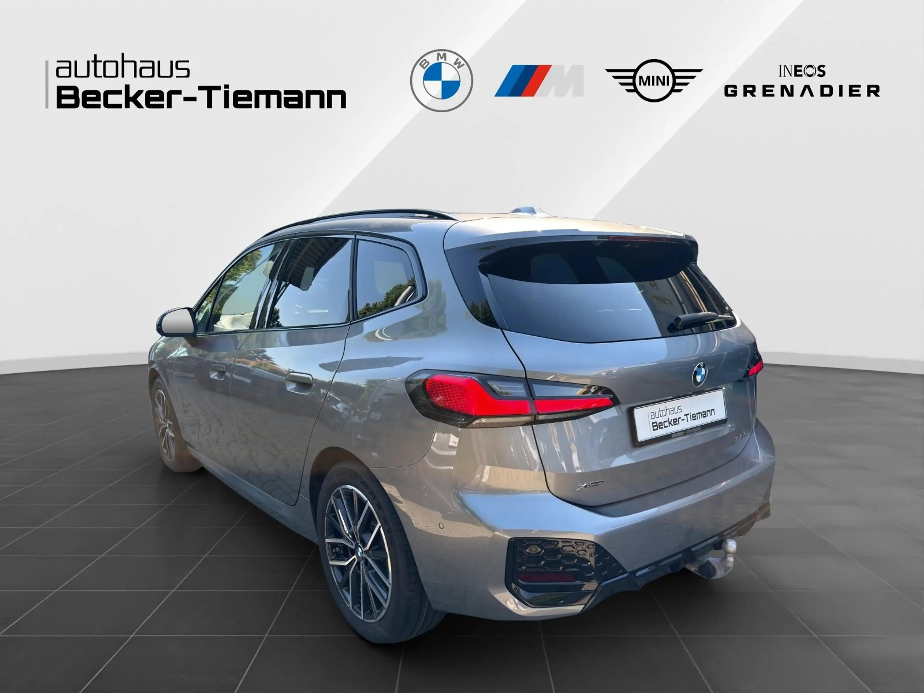 BMW 223 i  18" / M Paket / AHK / Pano / Lkrd Heiz / HUD / — photo 5