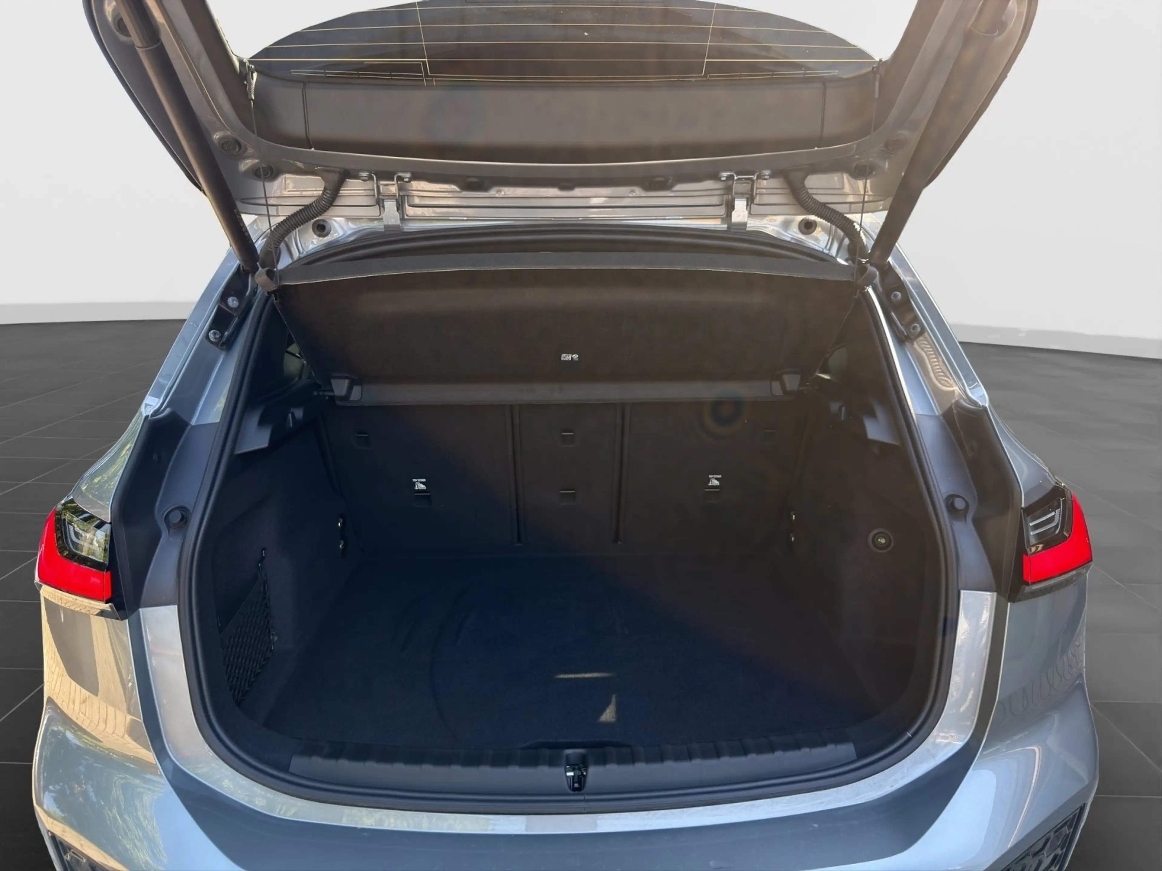BMW 223 i  18" / M Paket / AHK / Pano / Lkrd Heiz / HUD / — photo 15
