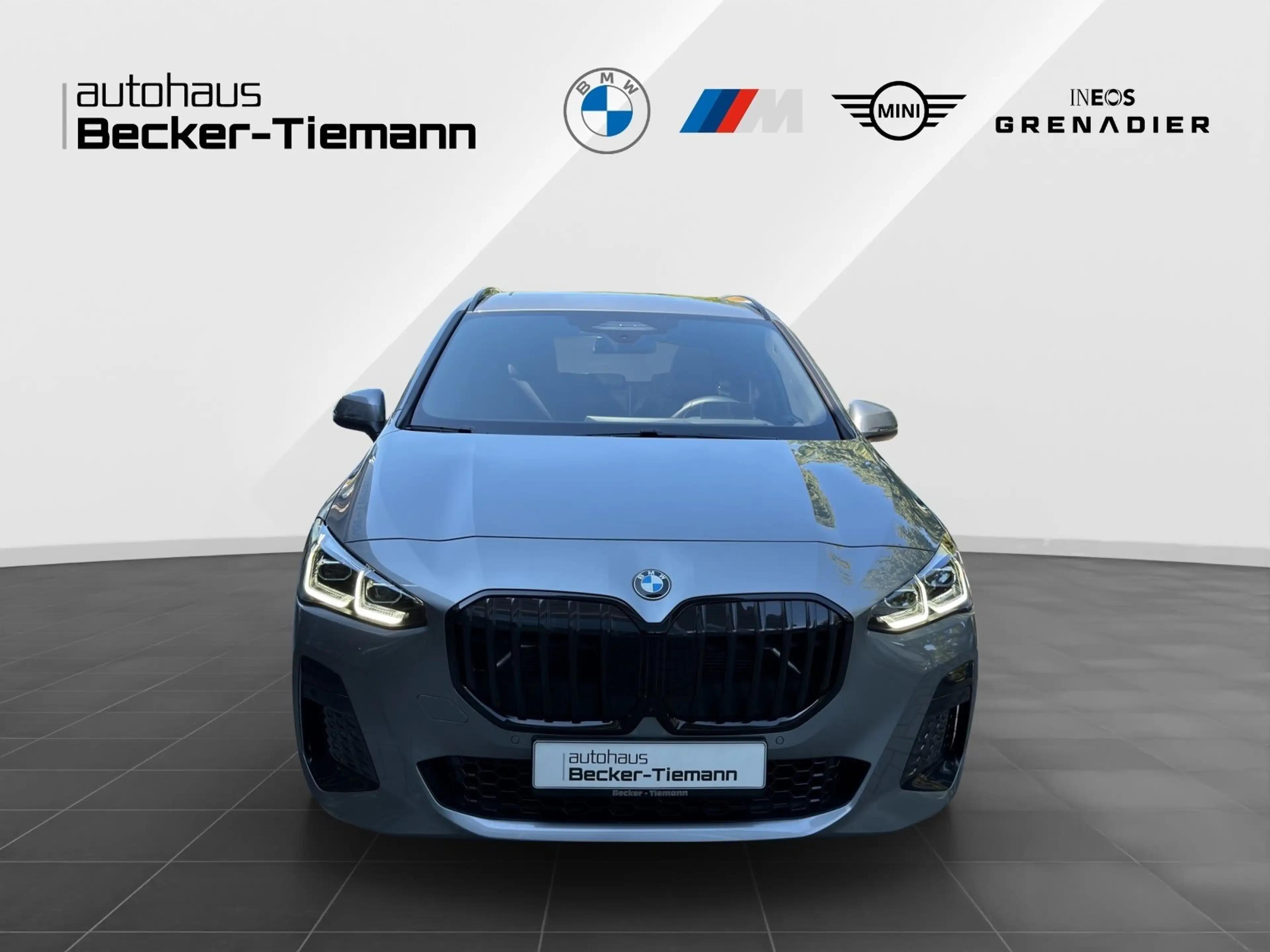 BMW 223 i  18" / M Paket / AHK / Pano / Lkrd Heiz / HUD / — photo 3