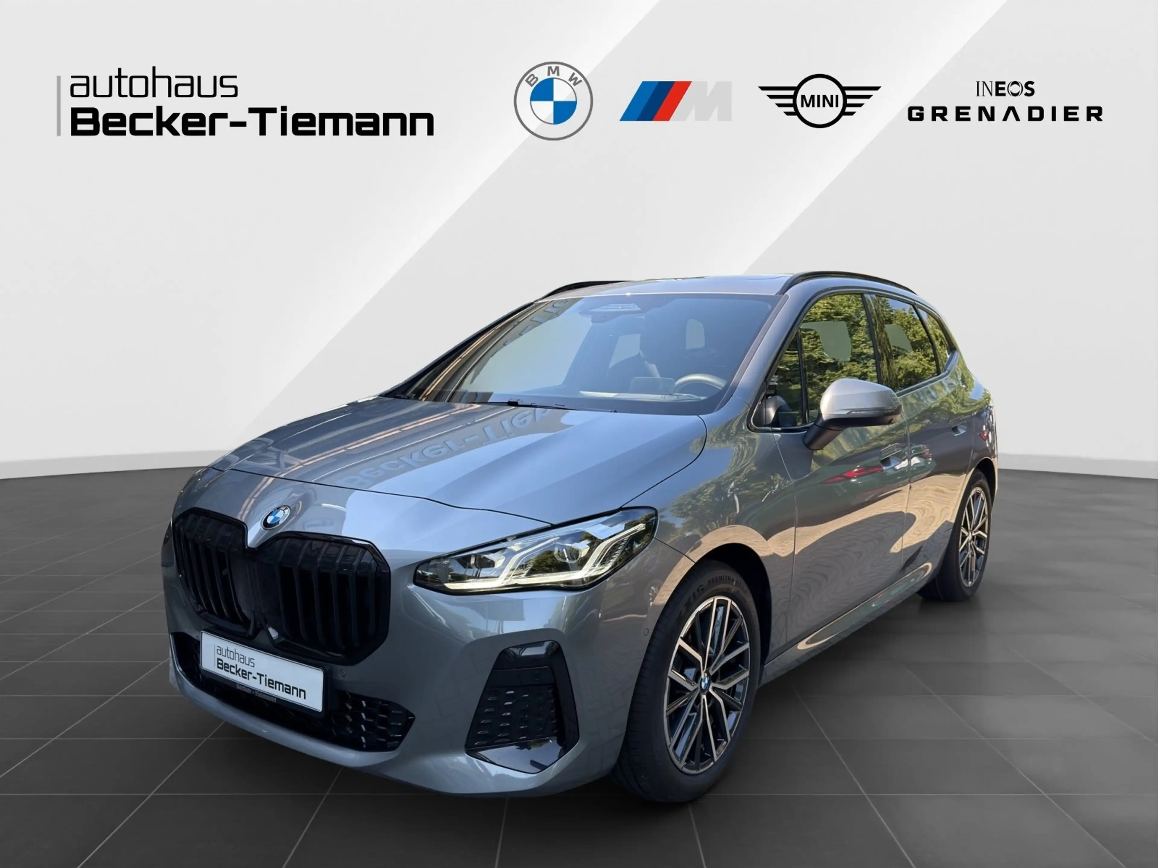 BMW 223 i  18" / M Paket / AHK / Pano / Lkrd Heiz / HUD /