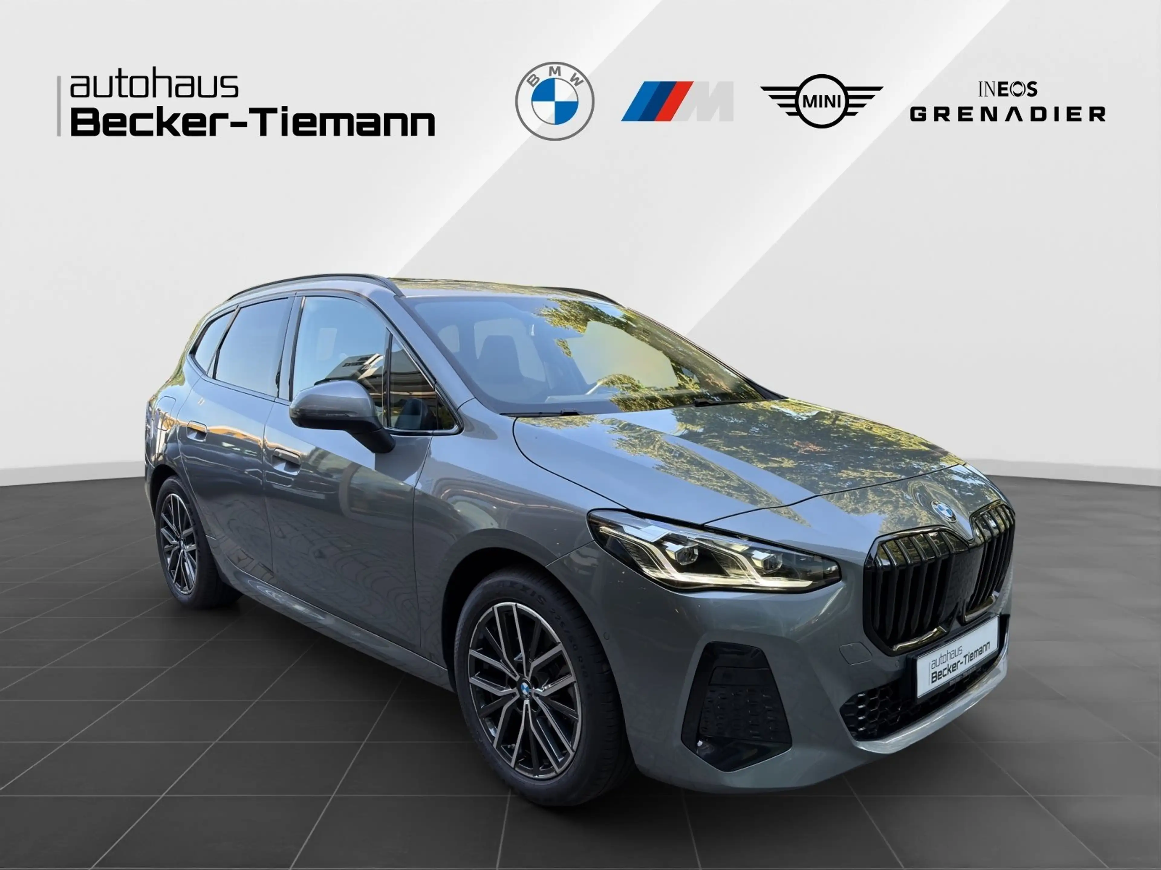 BMW 223 i  18" / M Paket / AHK / Pano / Lkrd Heiz / HUD / — photo 8