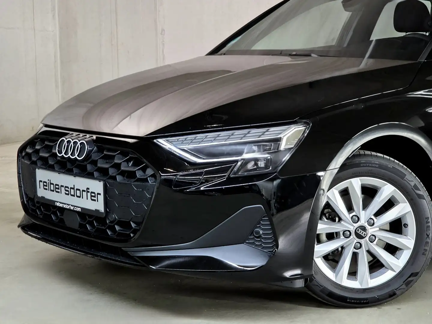 Audi A3 30 TFSI Schwarz - 2