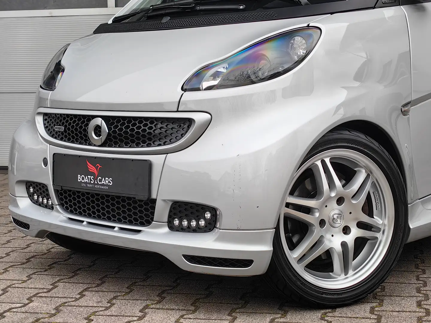 smart forTwo Coupe Brabus F1|PANO|SHZ|NAVI|HIFI|TEMP Silber - 2