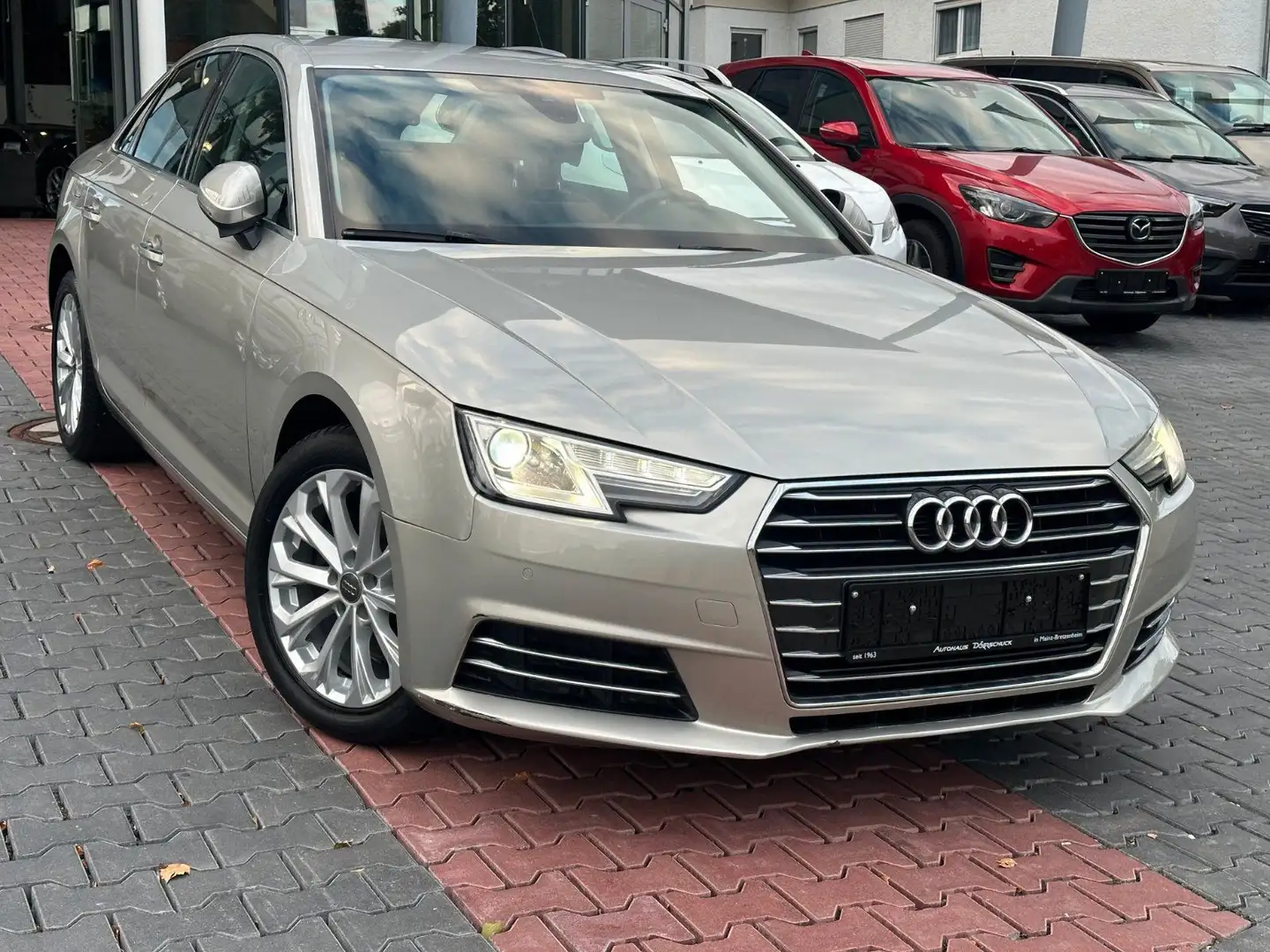 Audi A4 Lim. Design Autom. *NAVI*XENON*KAMERA*PDC Grün - 2