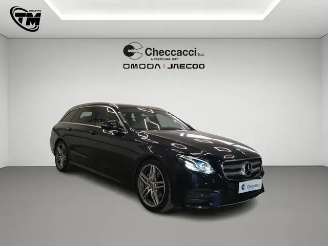 Mercedes-Benz E-Class view 4