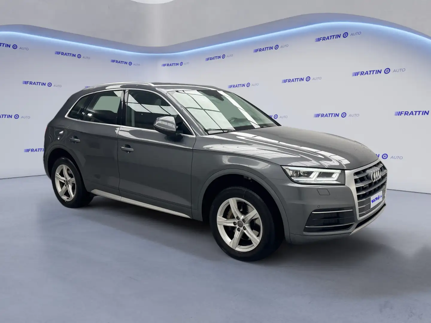Audi Q5 40 TDI quattro S tronic Business Sport Szary - 2
