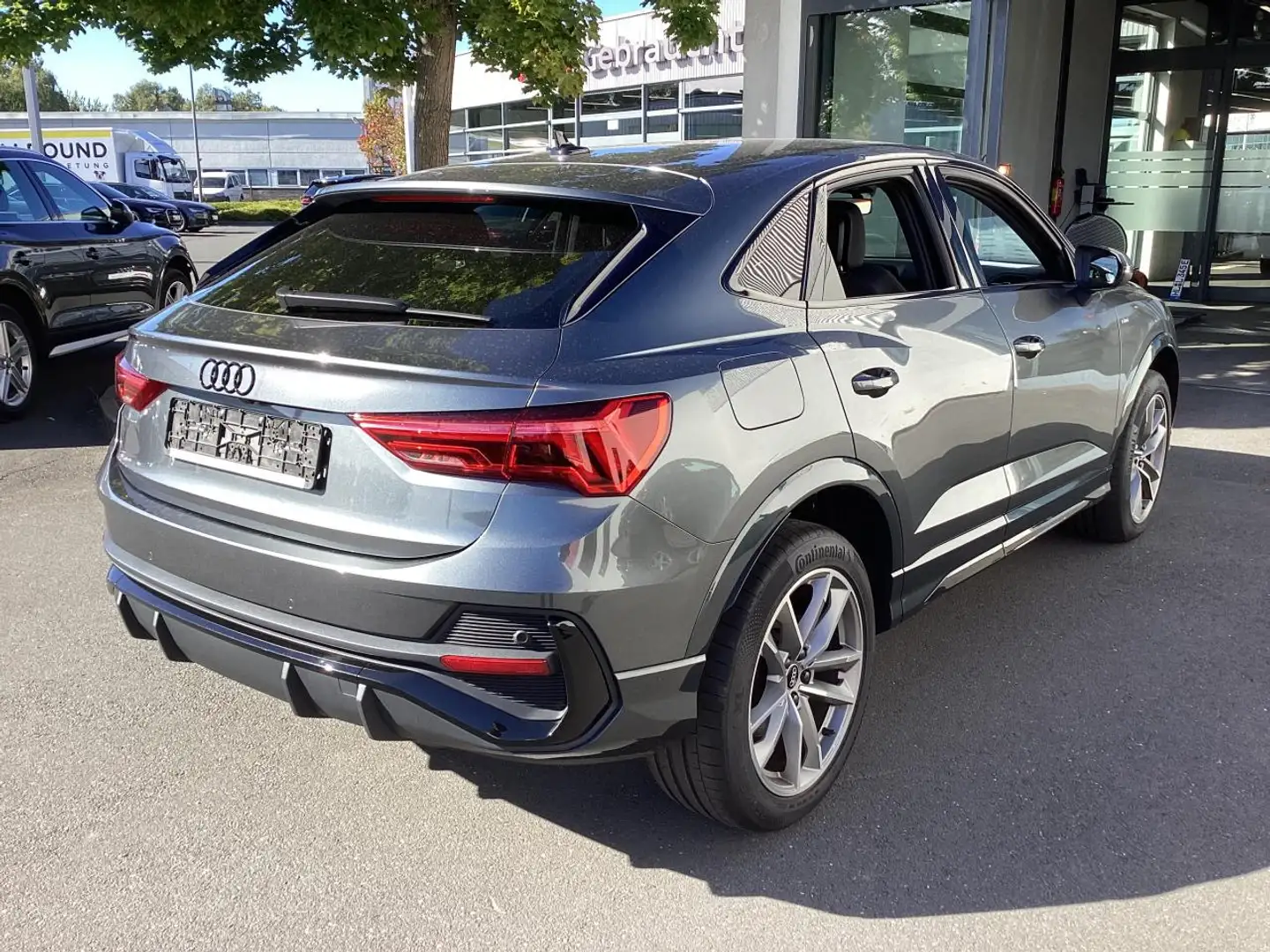 Audi Q3 Sportback 45 TFSI e S line Sitzhzg. Matrix Grau - 2