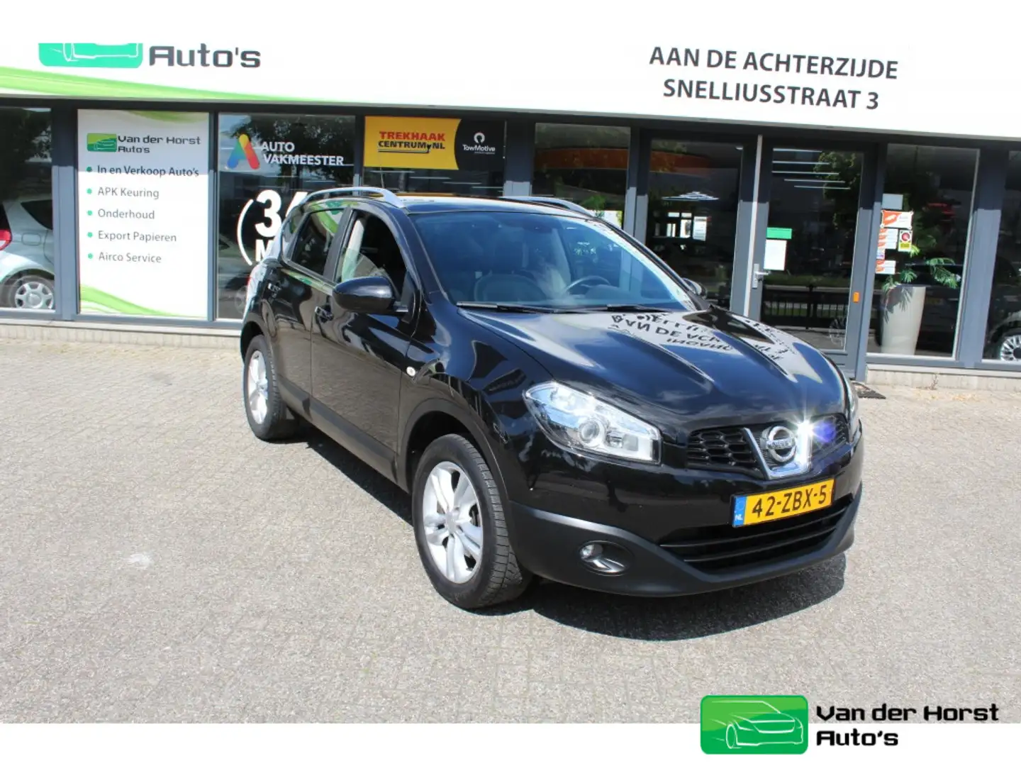 Nissan Qashqai 1.6 Connect Edition Schwarz - 1
