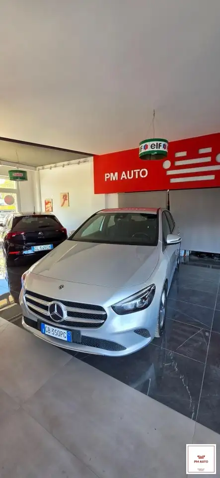 Mercedes-Benz B 180
