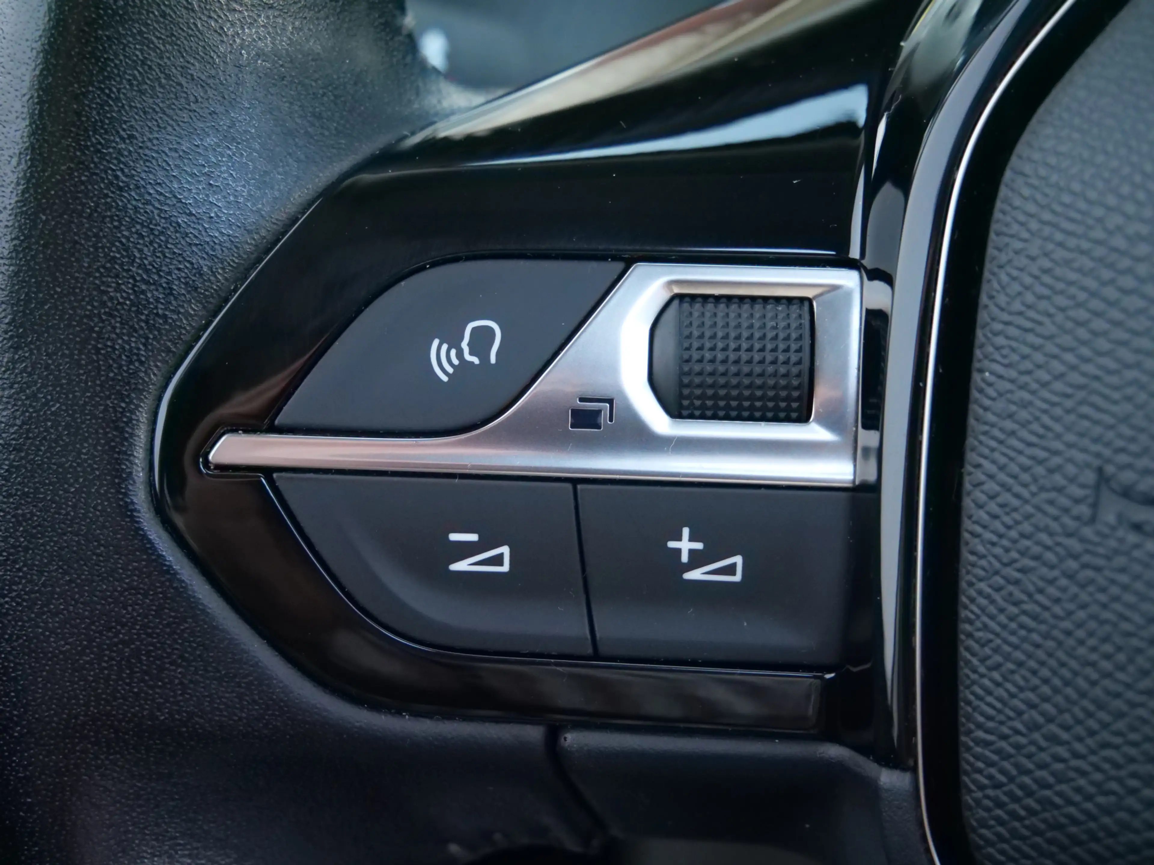 Peugeot e-2008 EV Allure 50 kWh 136 Pk Automaat Navi / DAB / Appl — photo 15
