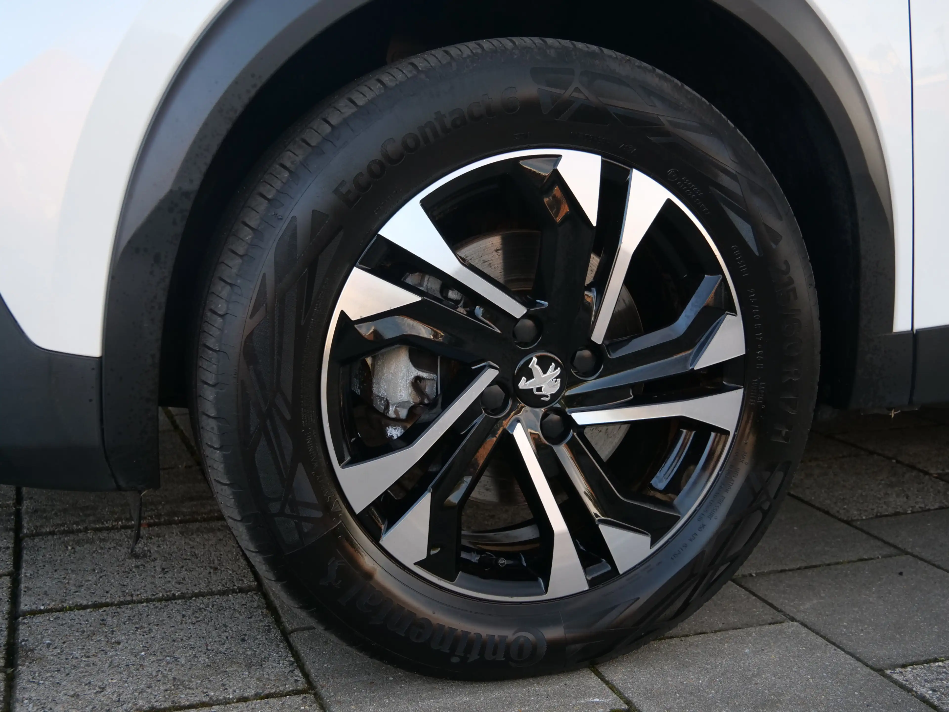 Peugeot e-2008 EV Allure 50 kWh 136 Pk Automaat Navi / DAB / Appl — photo 14