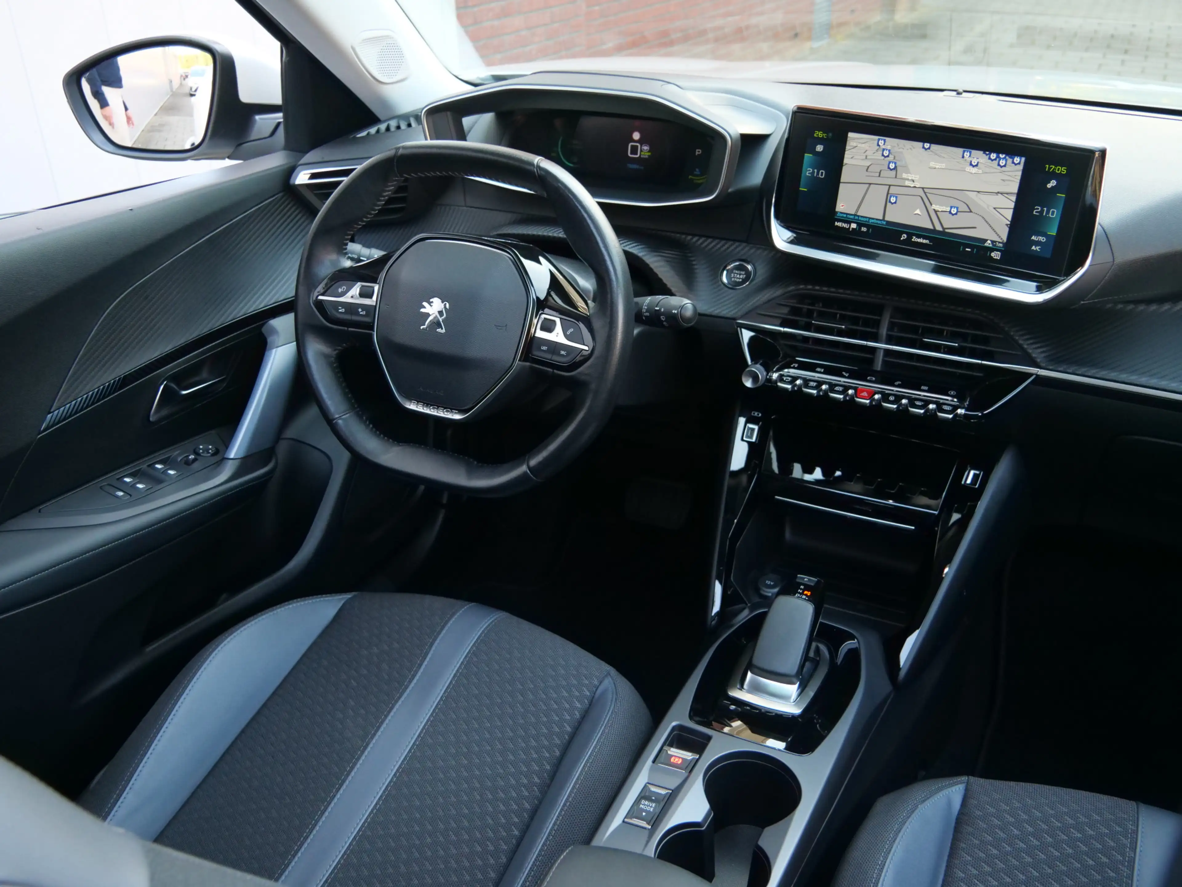 Peugeot e-2008 EV Allure 50 kWh 136 Pk Automaat Navi / DAB / Appl — photo 4