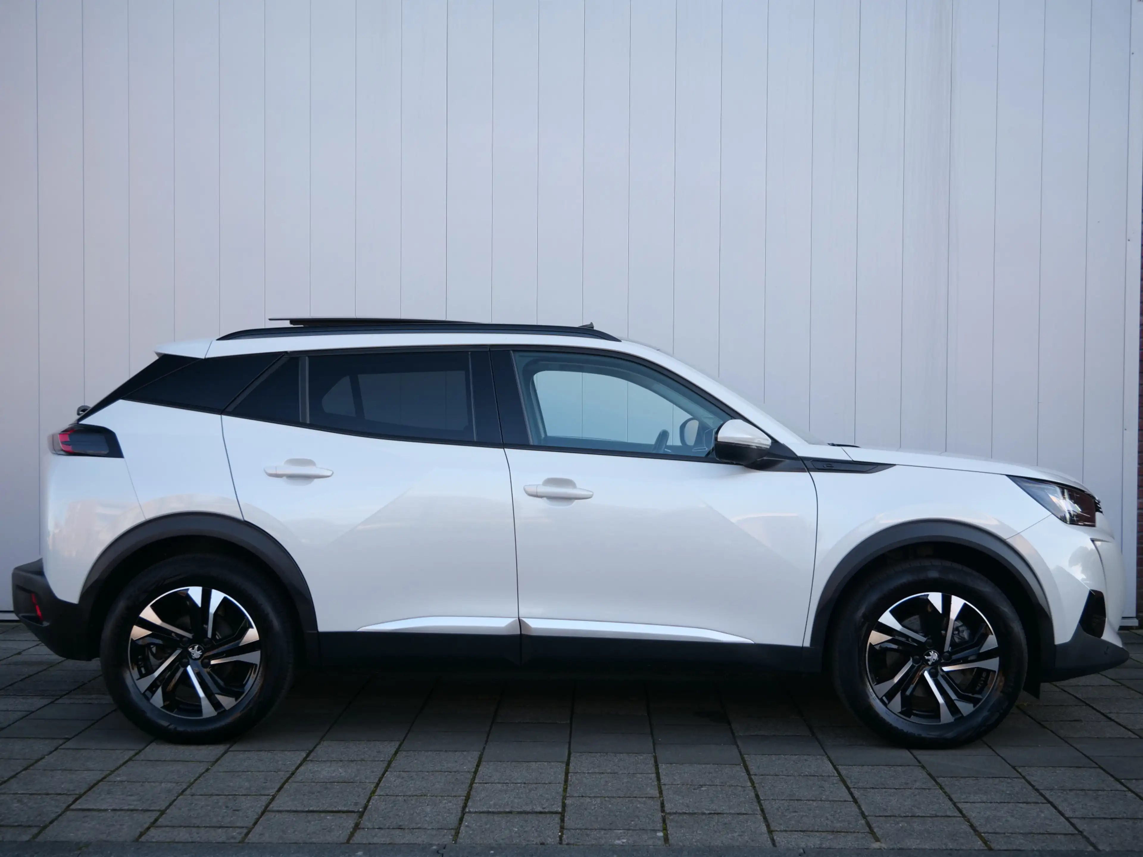 Peugeot e-2008 EV Allure 50 kWh 136 Pk Automaat Navi / DAB / Appl — photo 9