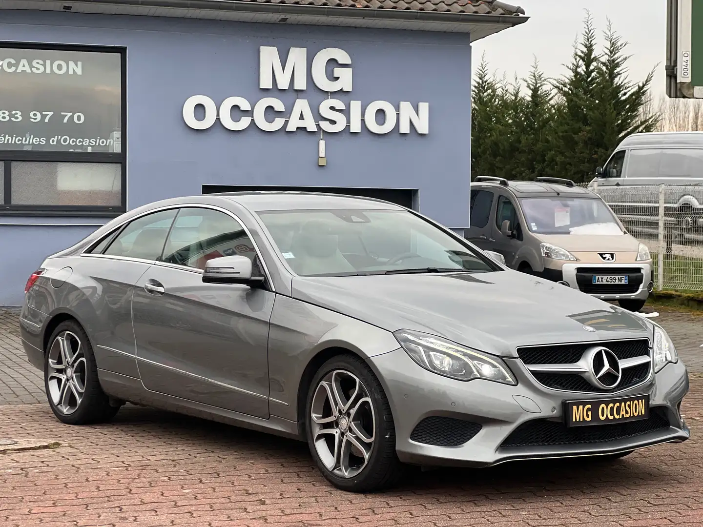 Mercedes-Benz E 250 Classe Coupé Executive A Gris - 2