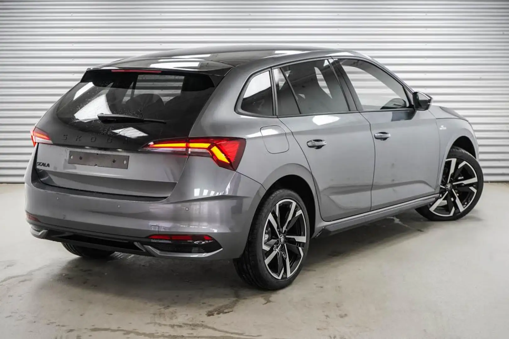 Skoda Scala 1,0 TSI DSG Monte Carlo - LAGER 85 kW (116 PS),... Grau - 2