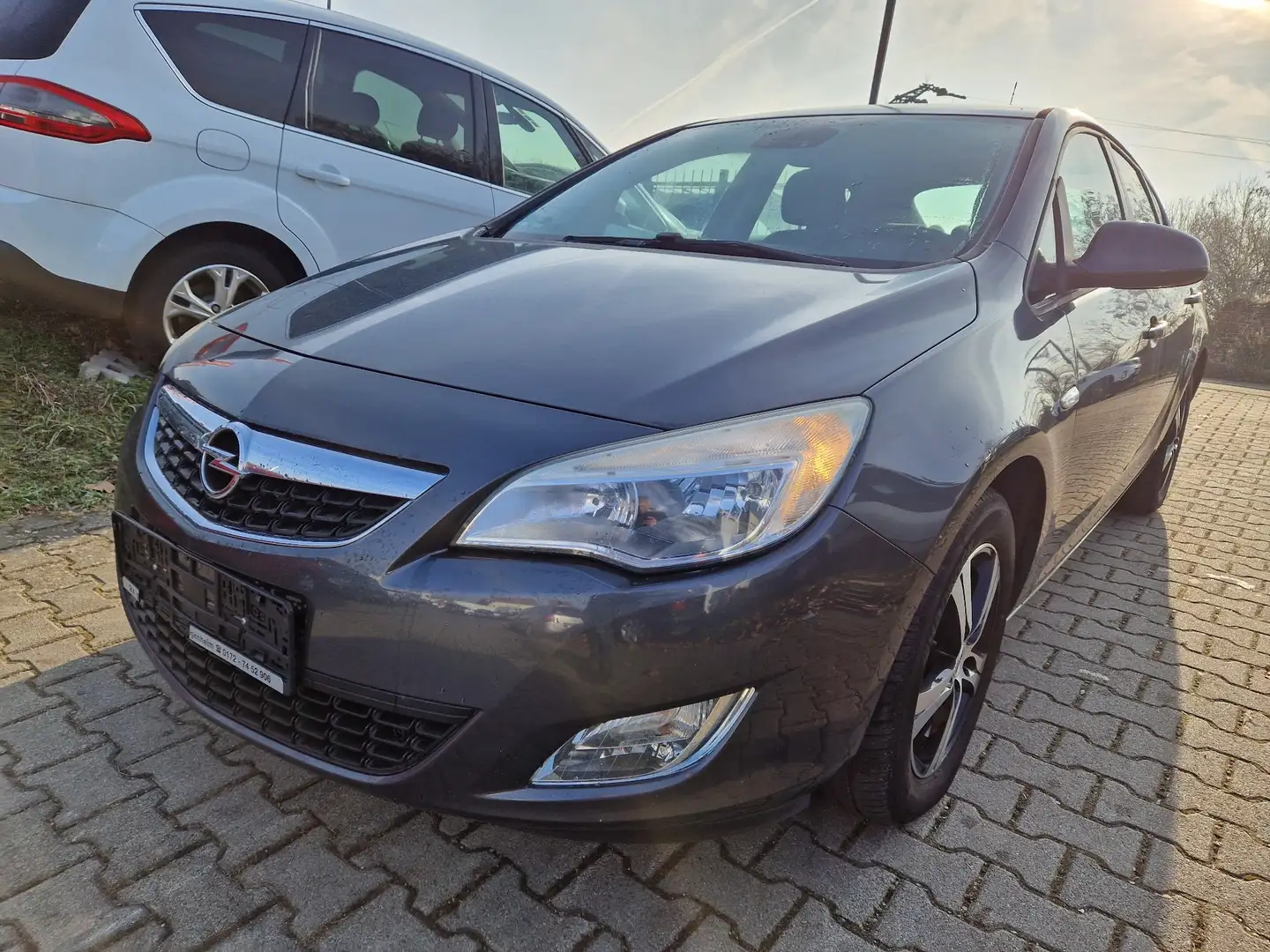 Opel Astra Edition Grau - 1