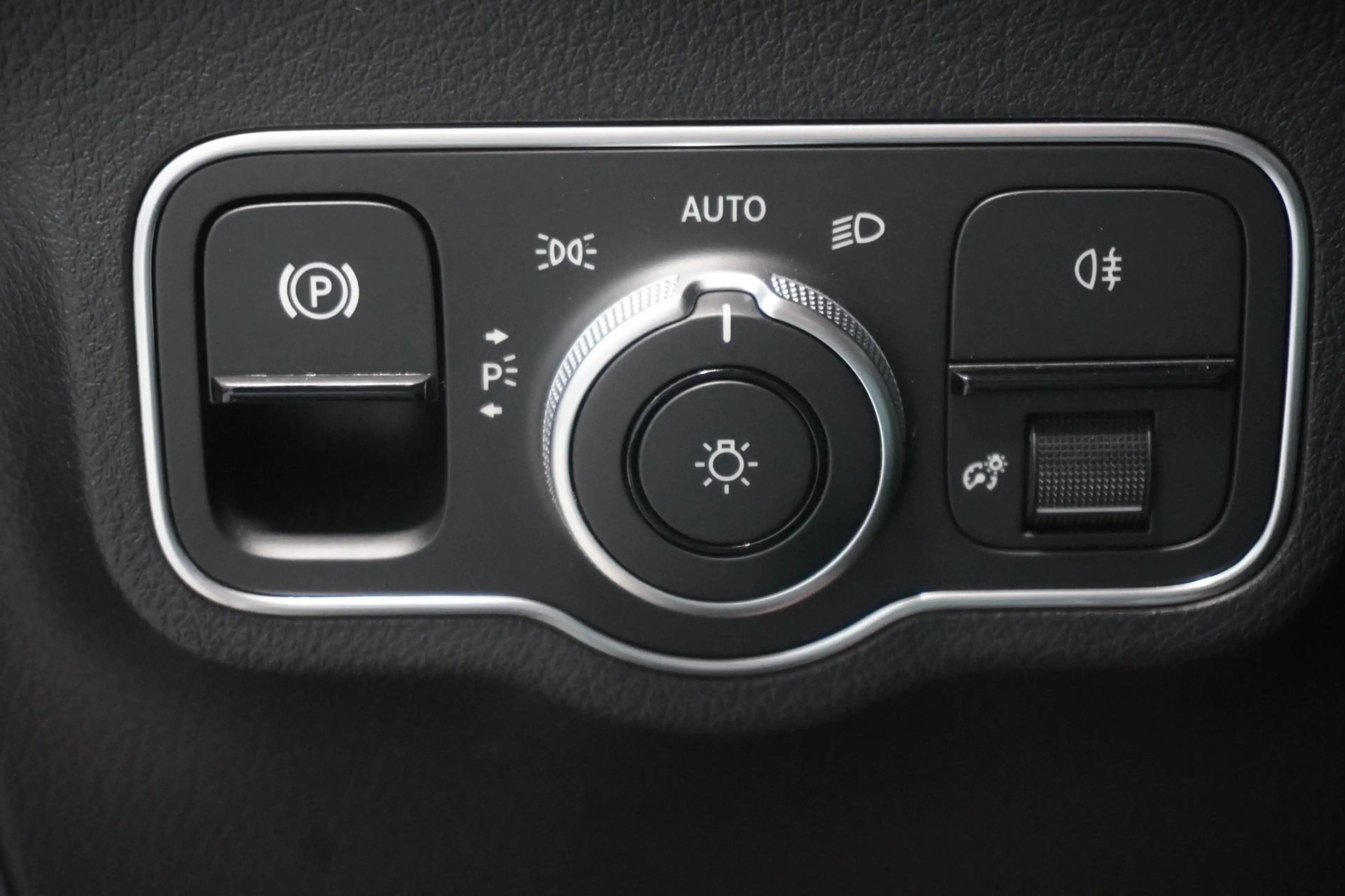 Mercedes-Benz GLA 180 Aut. MY24/Kamera/SHZ/Navi — photo 14