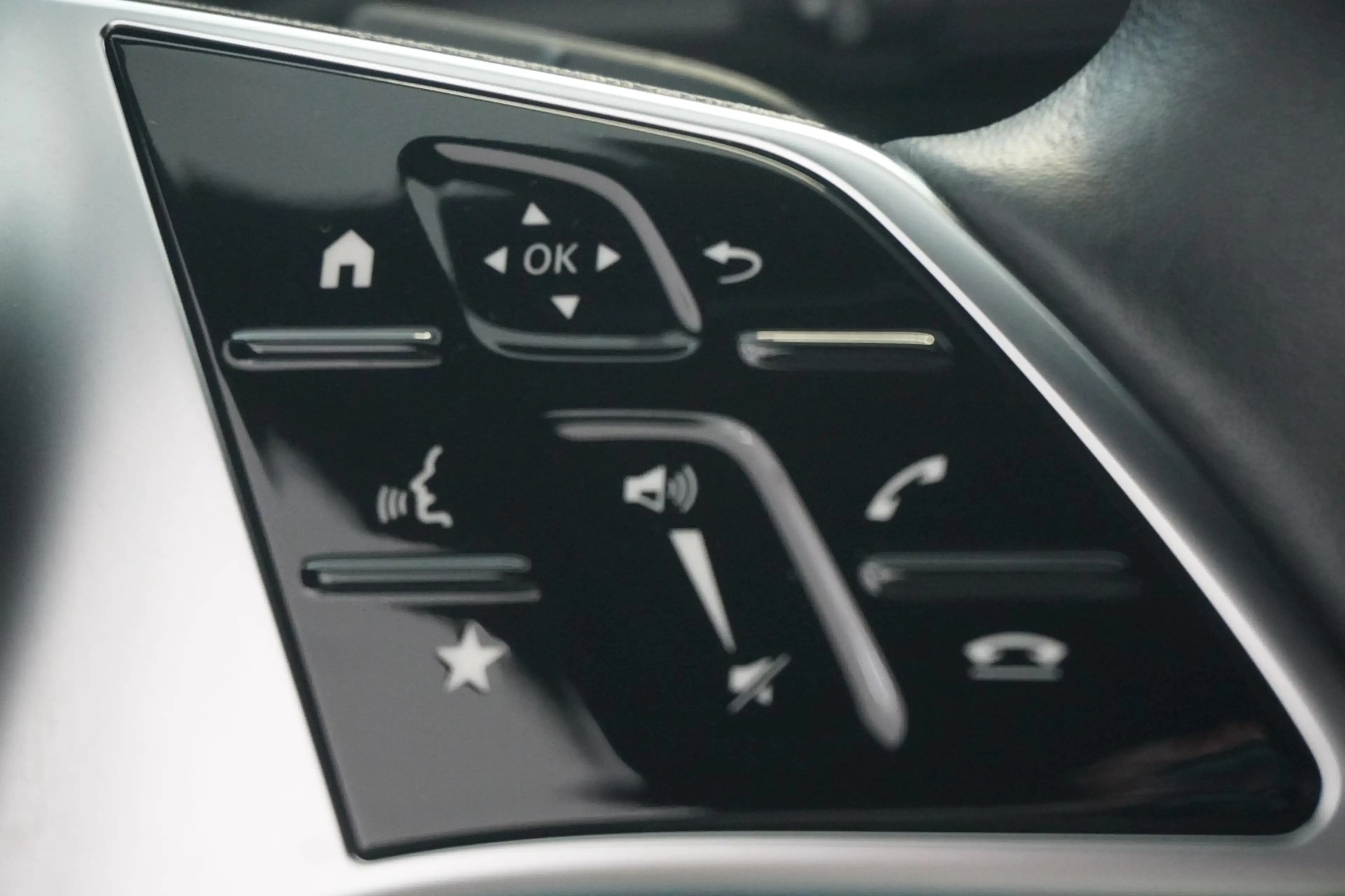 Mercedes-Benz GLA 180 Aut. MY24/Kamera/SHZ/Navi — photo 13