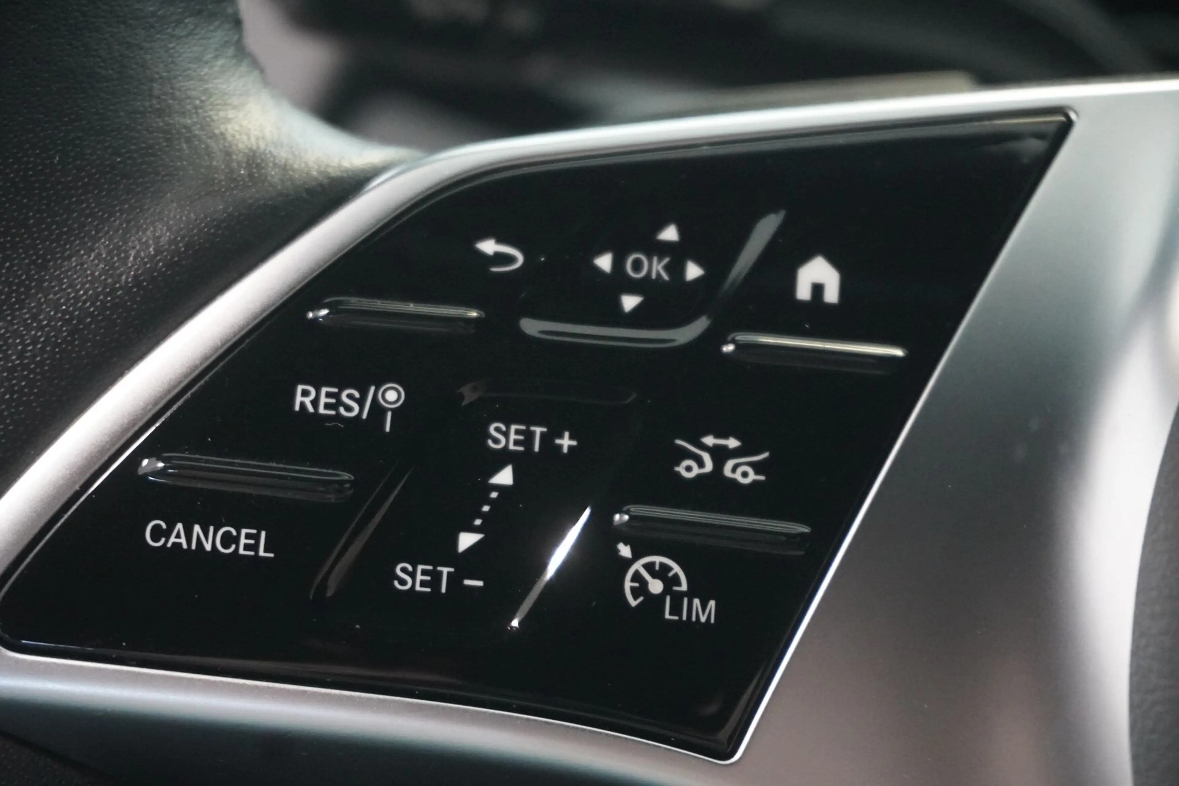 Mercedes-Benz GLA 180 Aut. MY24/Kamera/SHZ/Navi — photo 12