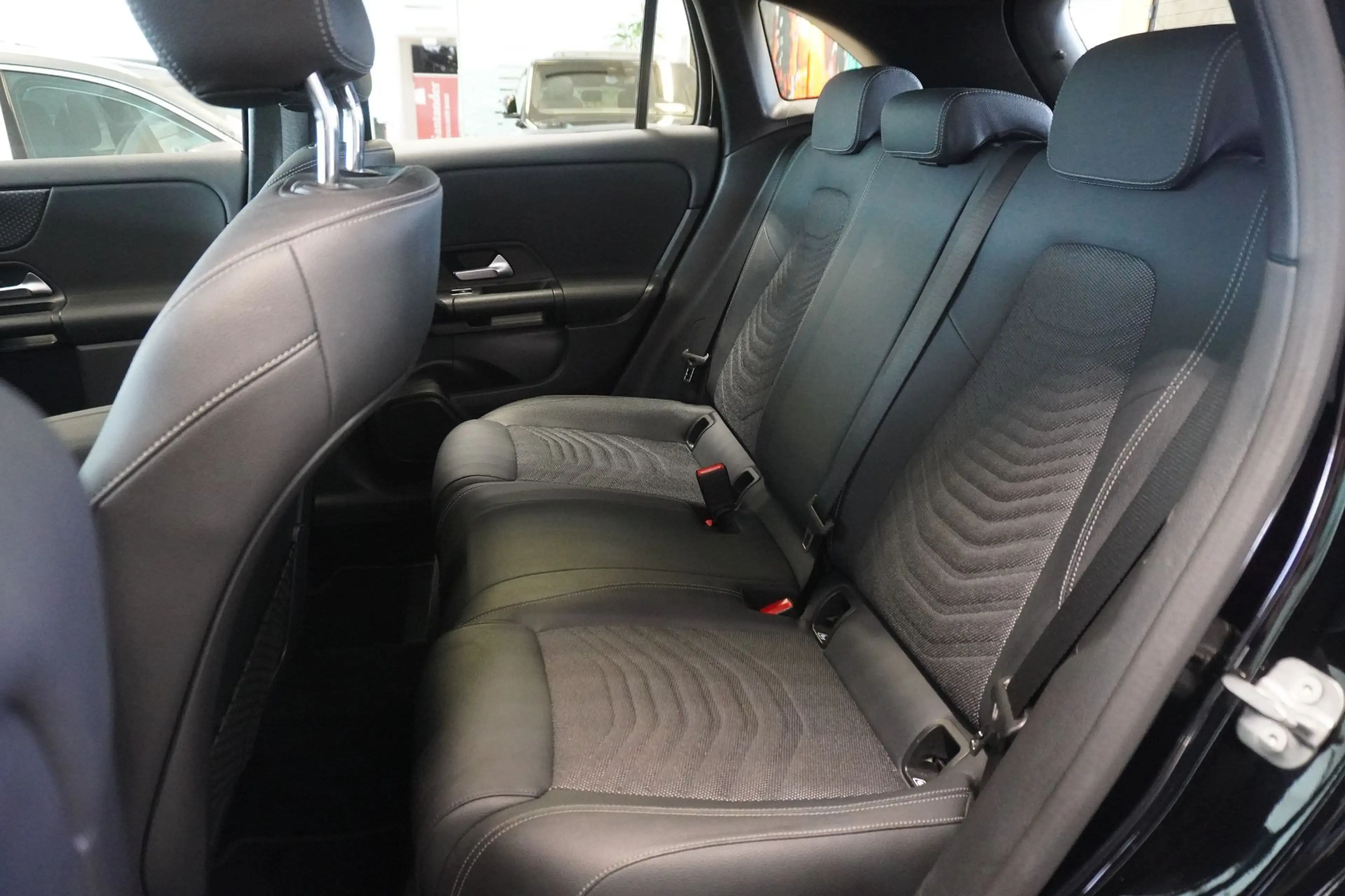 Mercedes-Benz GLA 180 Aut. MY24/Kamera/SHZ/Navi — photo 9