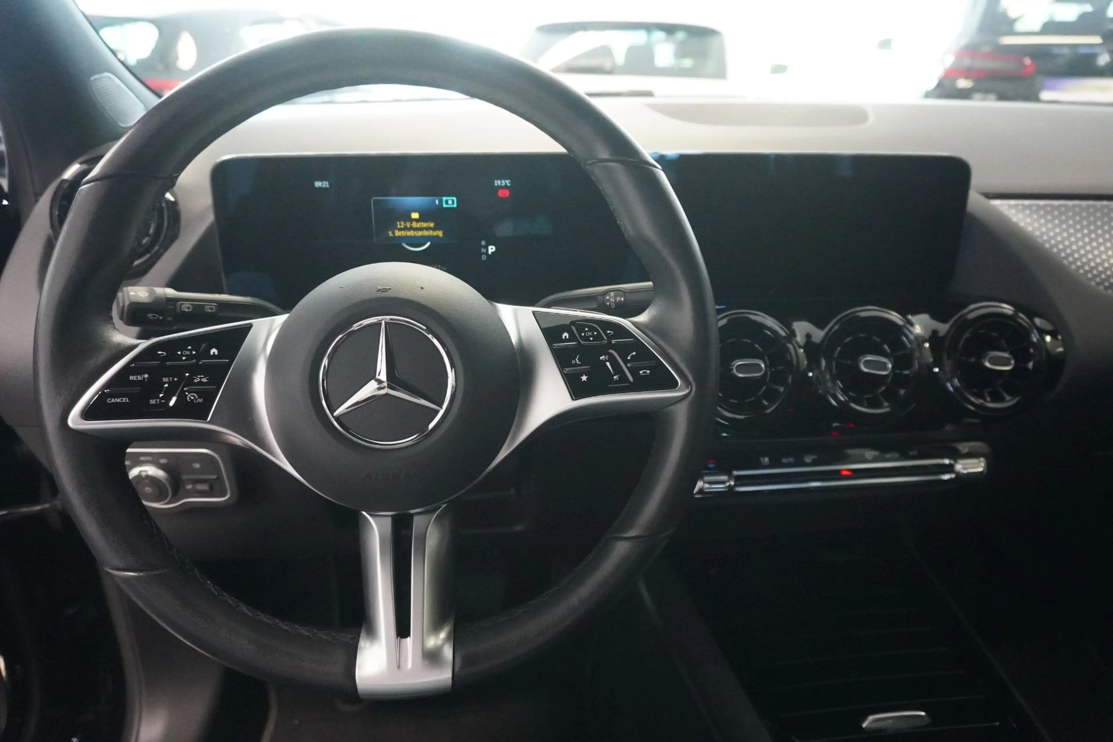 Mercedes-Benz GLA 180 Aut. MY24/Kamera/SHZ/Navi — photo 11