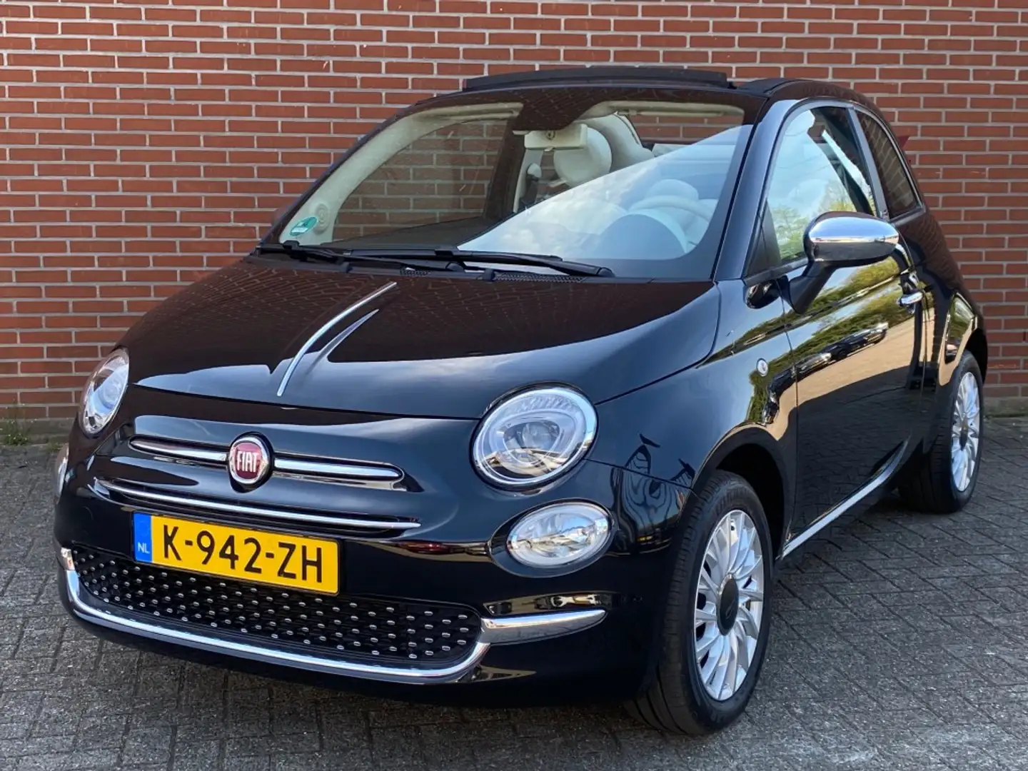 Fiat 500C 1.0 Hybrid Lounge NAV CRUISE CARPLAY PDC LMV DAB Zwart - 2