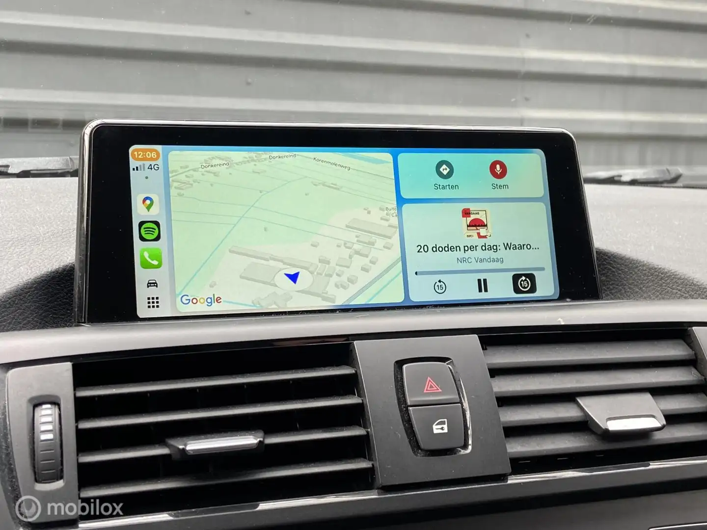 BMW 114 1-serie 114i Upgrade Edition / CARPLAY / LEER / KE Gris - 2