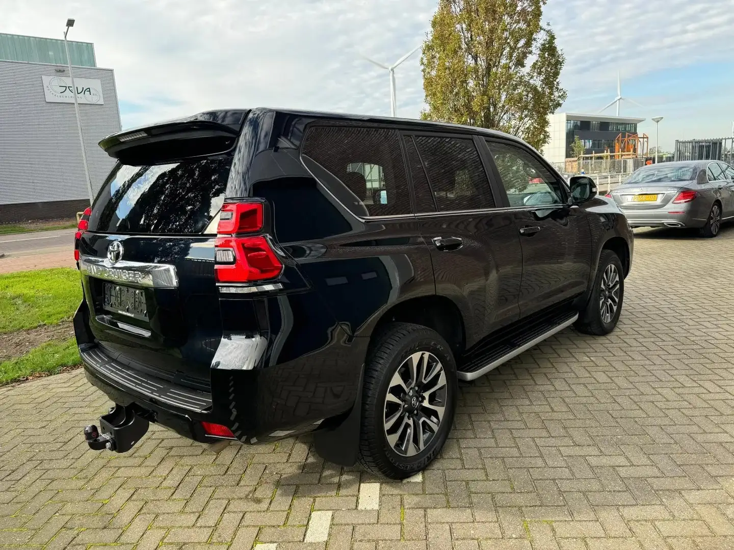 Toyota Land Cruiser 2.8 D-4D Professional VAN 204PK, Stoelventilatie, Zwart - 2