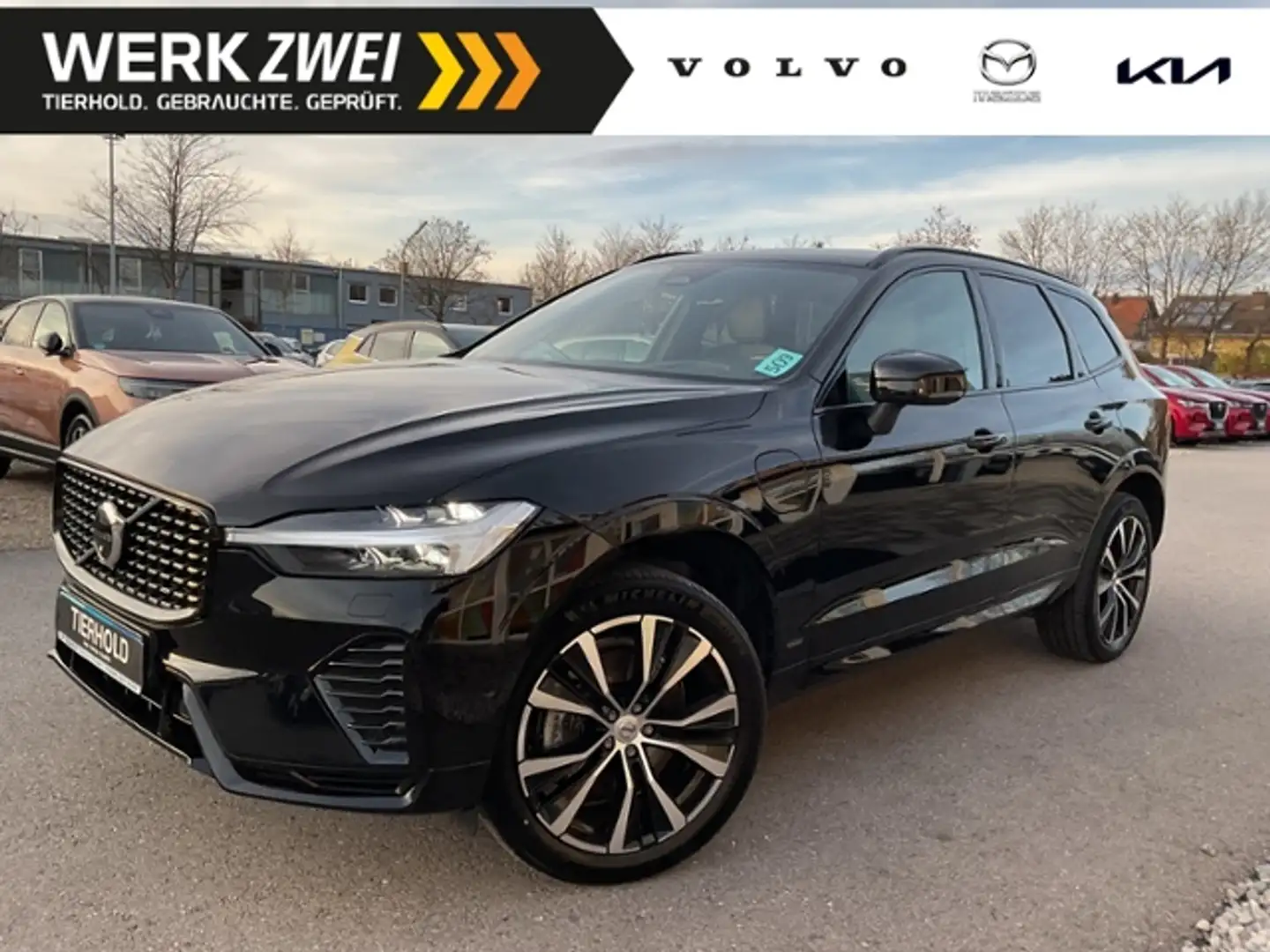 Volvo XC60 T6 Plus Dark Plug-In AWD AHK ACC PANO 20" Schwarz - 1